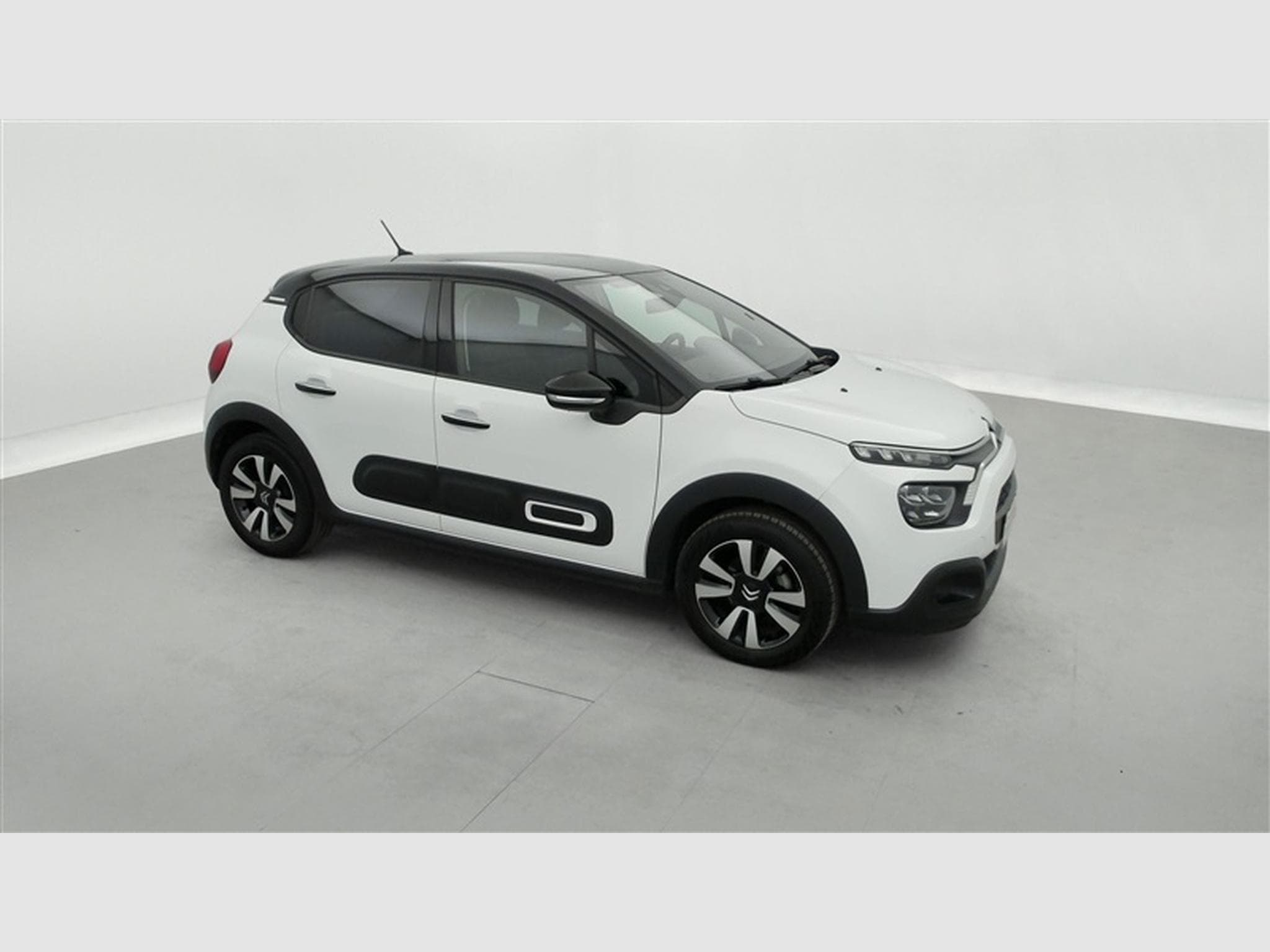 Citroen C3 1.2i PureTech Shine CARPLAY / FULL LED / JA 16" (2023) - Photo 22