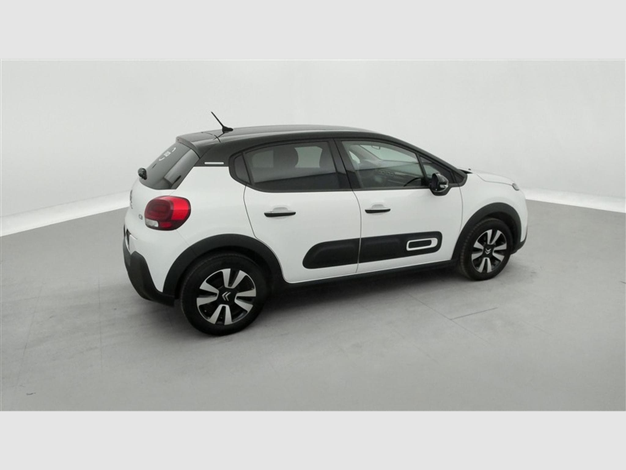 Citroen C3 1.2i PureTech Shine CARPLAY / FULL LED / JA 16" (2023) - Photo 24