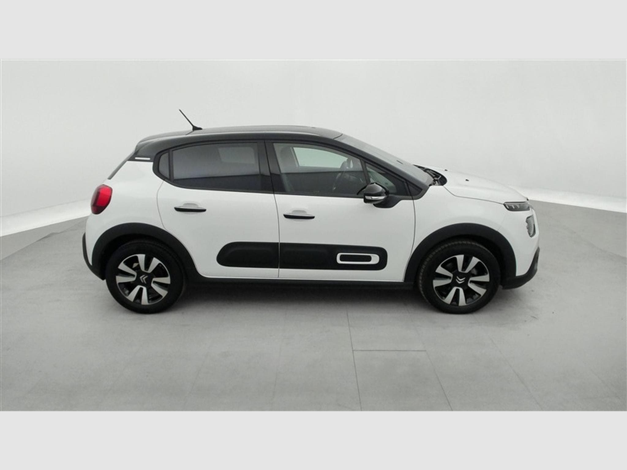 Citroen C3 1.2i PureTech Shine CARPLAY / FULL LED / JA 16" (2023) - Photo 23