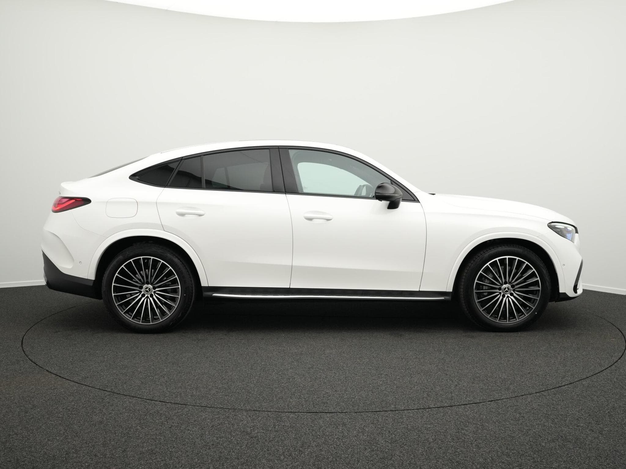 Mercedes GLC 300 d 4MATIC Coupé LED+Pano+AHK+Burm (2024) - Photo 5