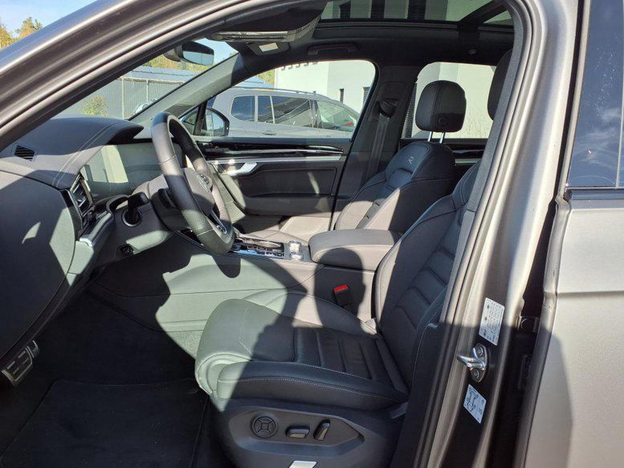 VW Touareg R-Line 3.0 TDI 8-Gang-Automatik 4MOTION (2026) - Foto 7