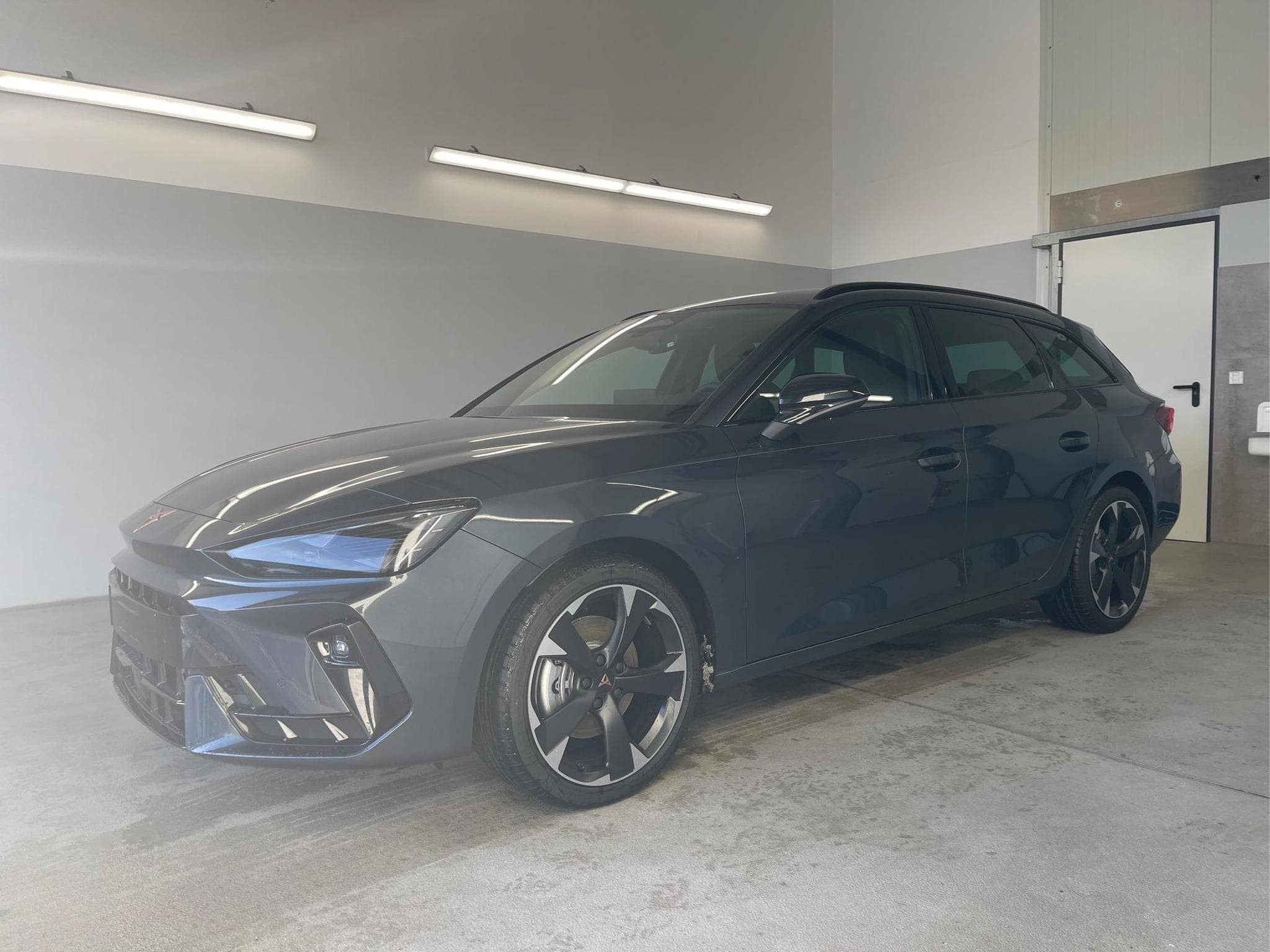 Cupra Leon ST (2026) - Photo 1