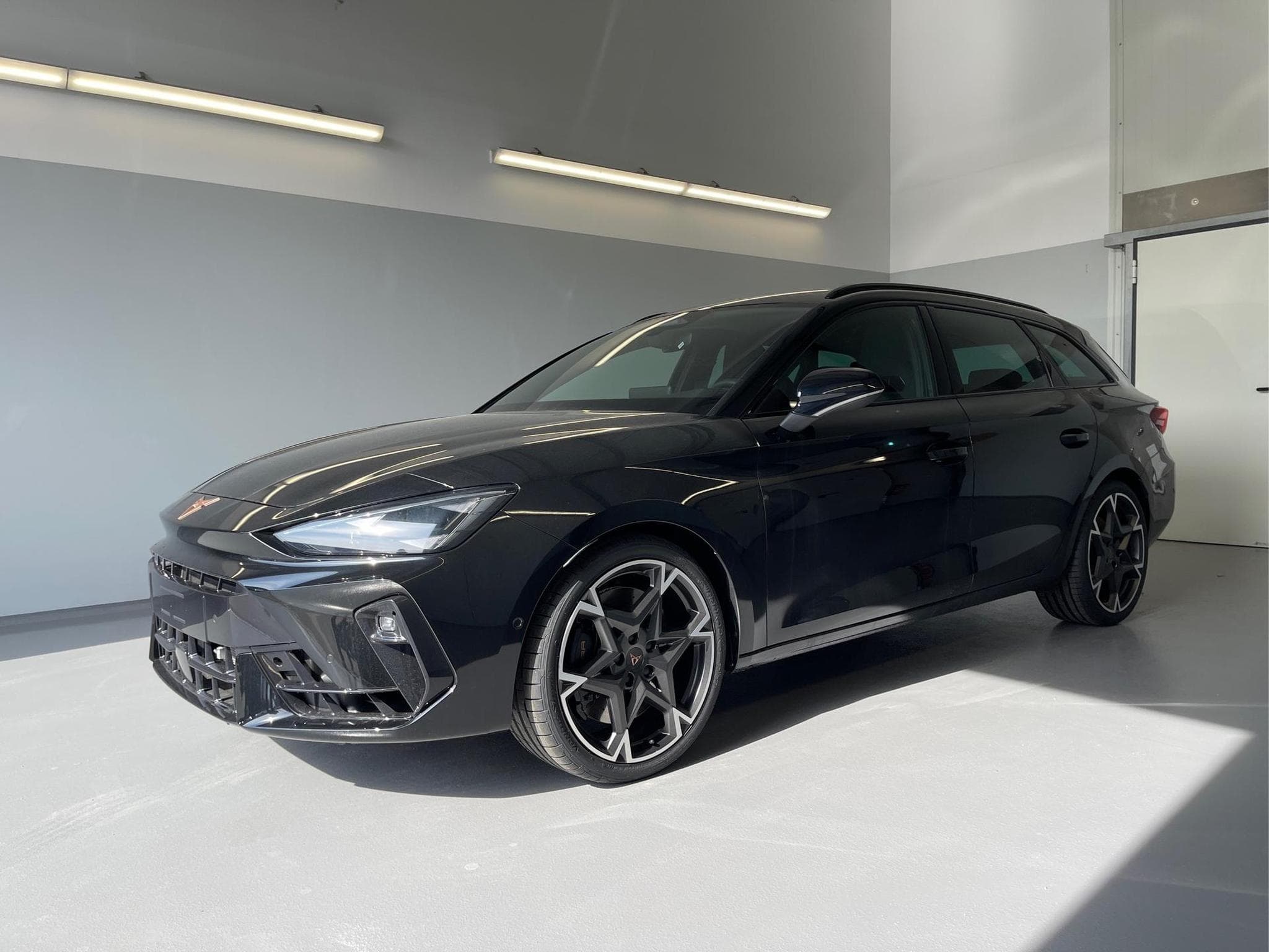 Cupra Leon VZ (2026) - Photo 1