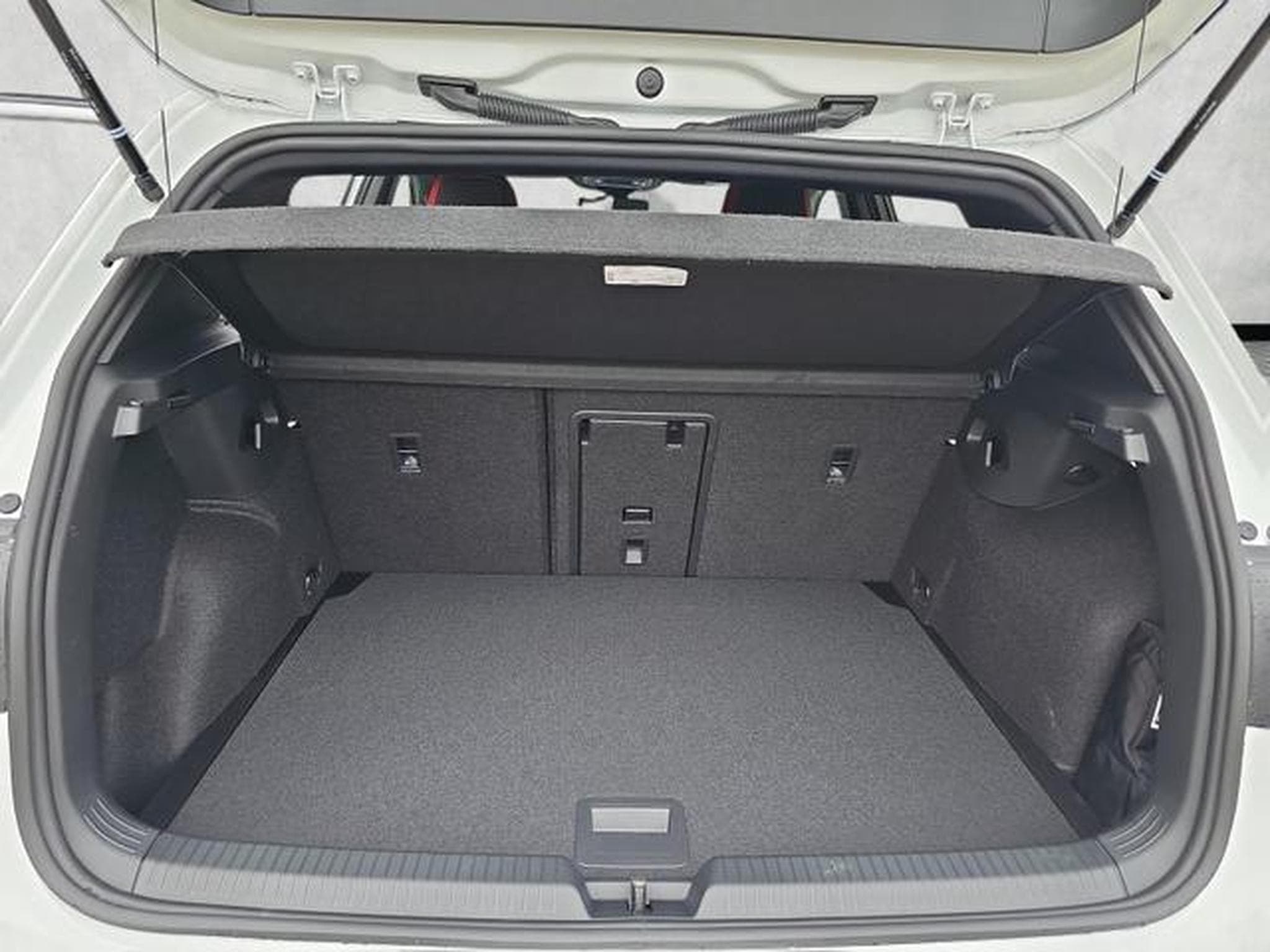 VW Golf 2.0 TSI 195 kW GTI (2026) - Photo 1