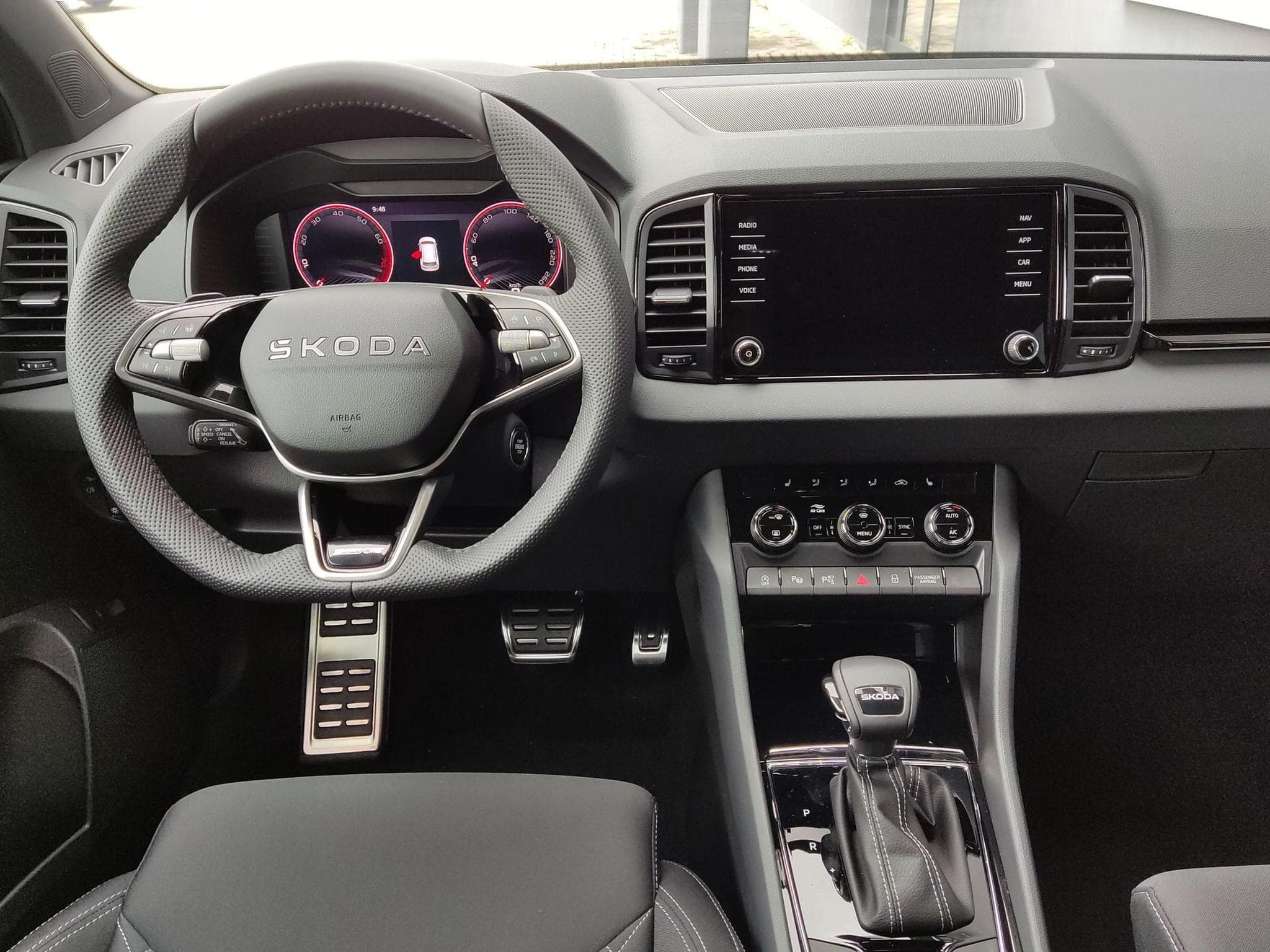 Skoda Karoq Sportline 2,0 TDI (2026) - Photo 6