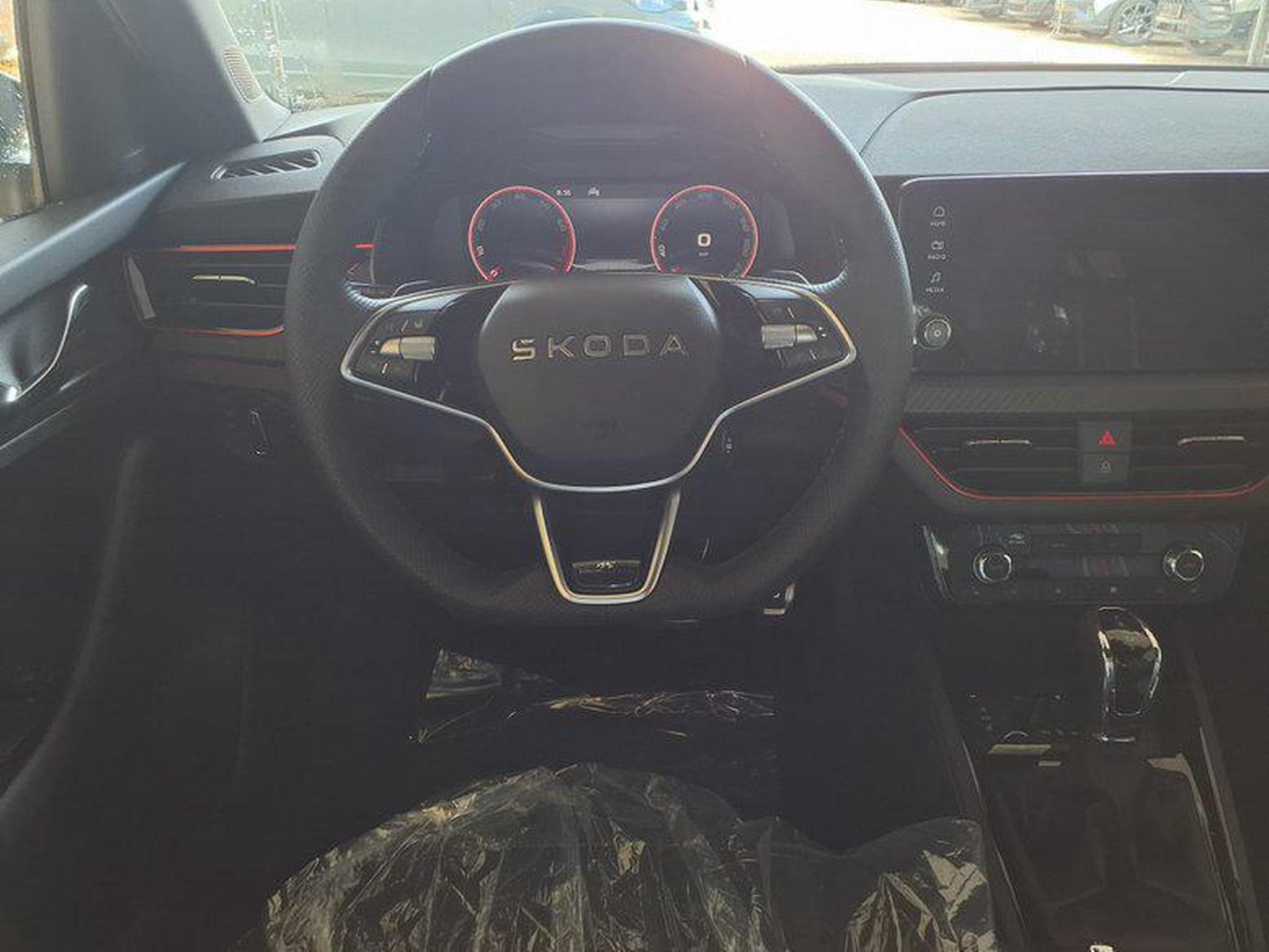 Skoda Kamiq Monte Carlo 1.0 TSI 7-Gang-DSG (2026) - Foto 8