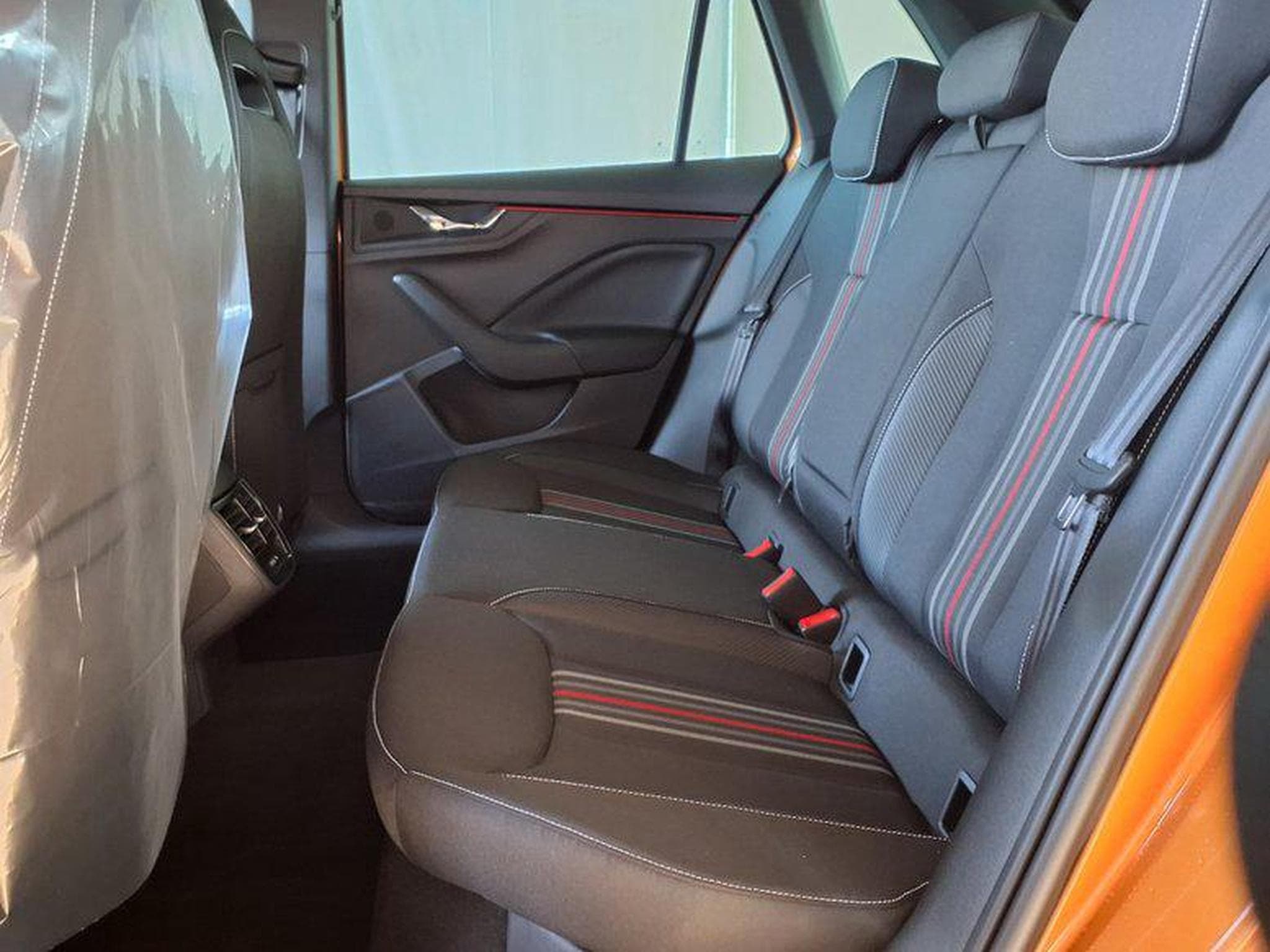 Skoda Kamiq Monte Carlo 1.0 TSI 7-Gang-DSG (2026) - Foto 6