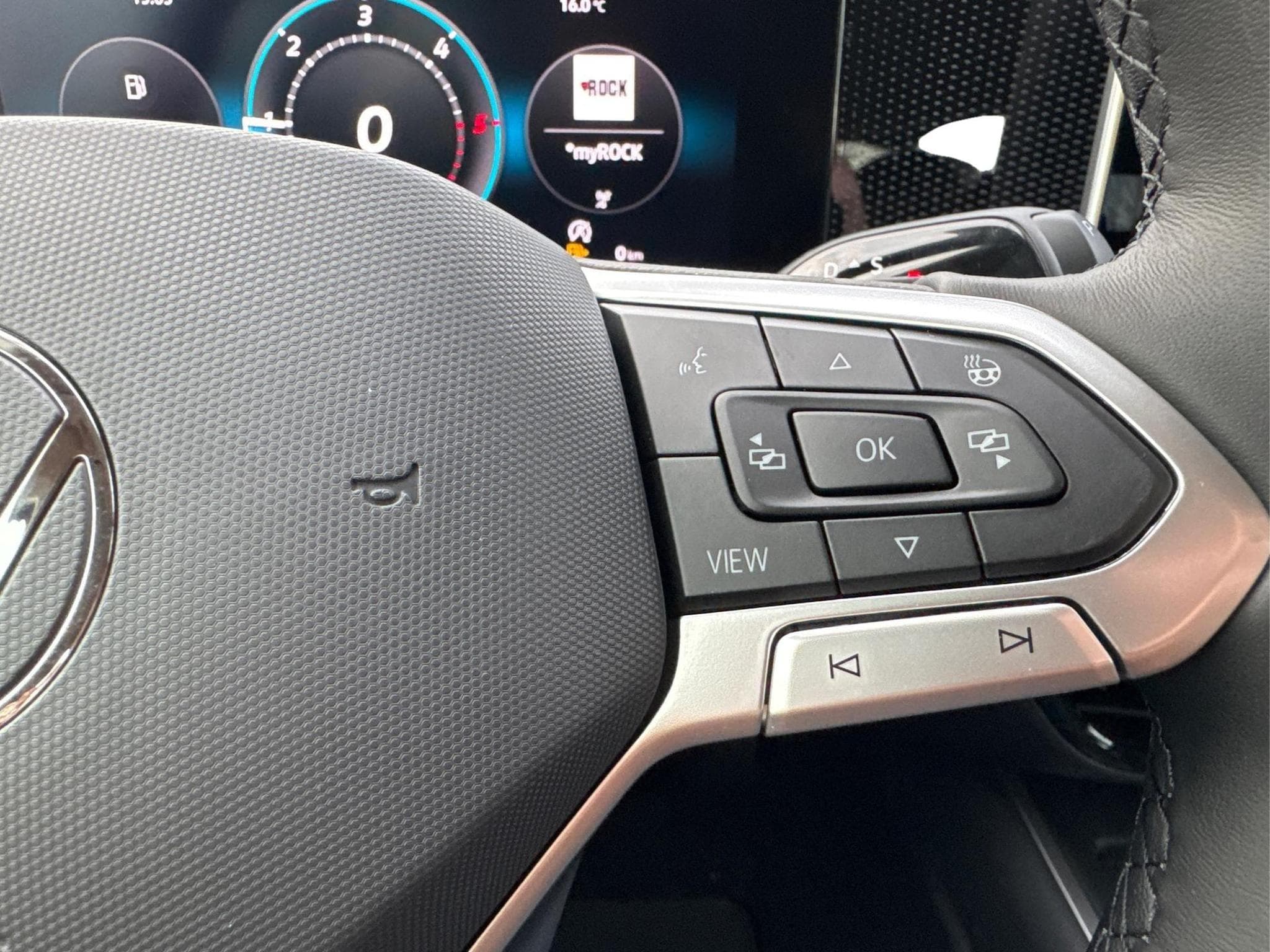 VW Passat Variant Business (2025) - Photo 13