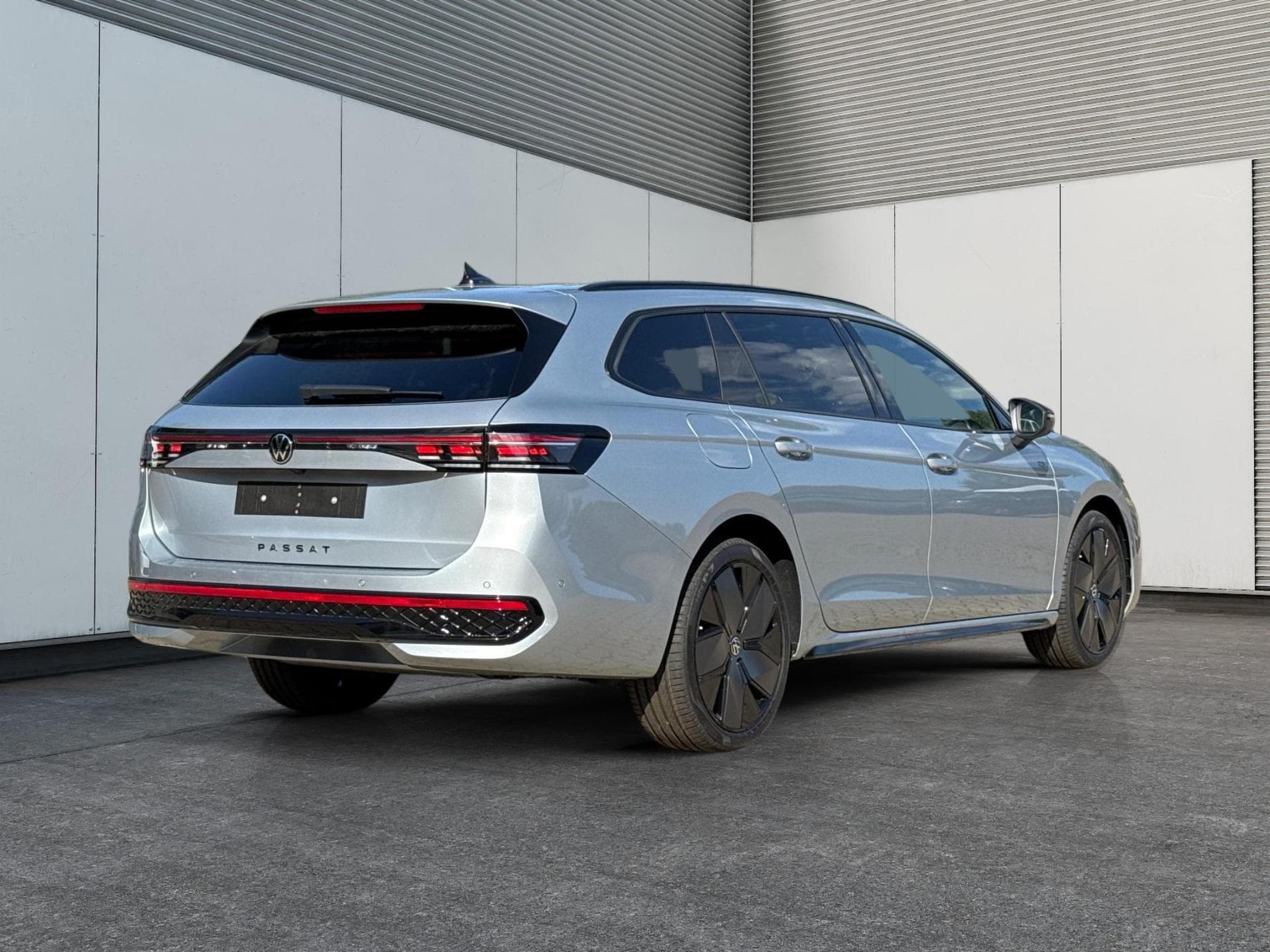 VW Passat Variant R-Line Edition Plus (2026) - Photo 3