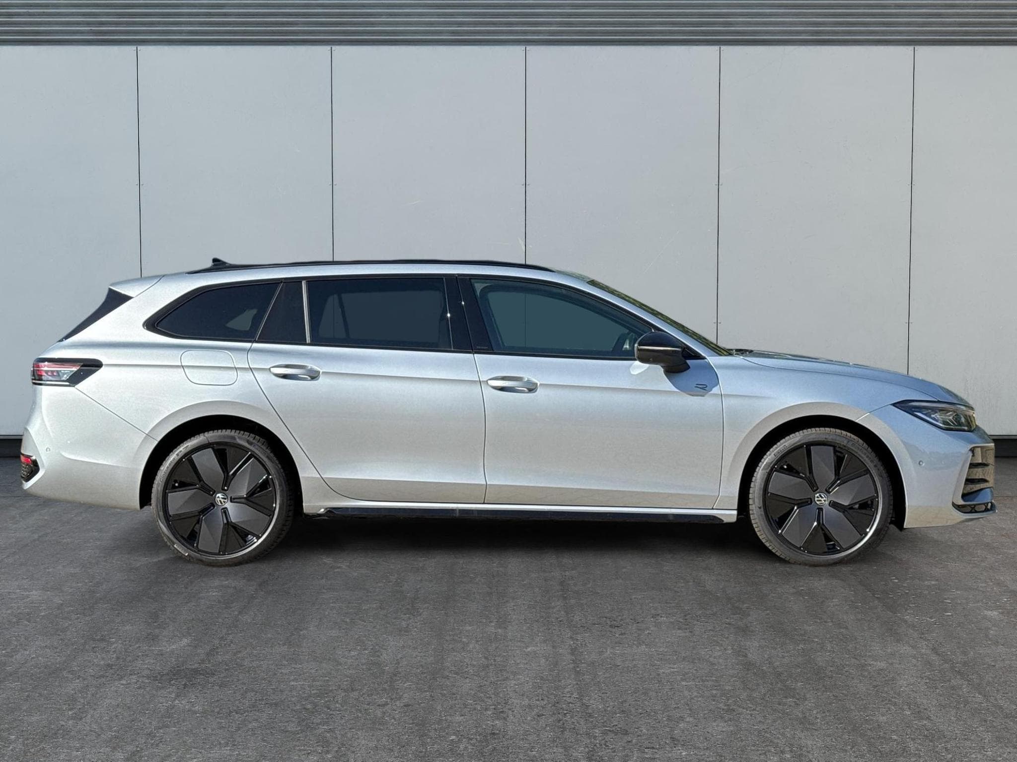 VW Passat Variant R-Line Edition Plus (2026) - Photo 5