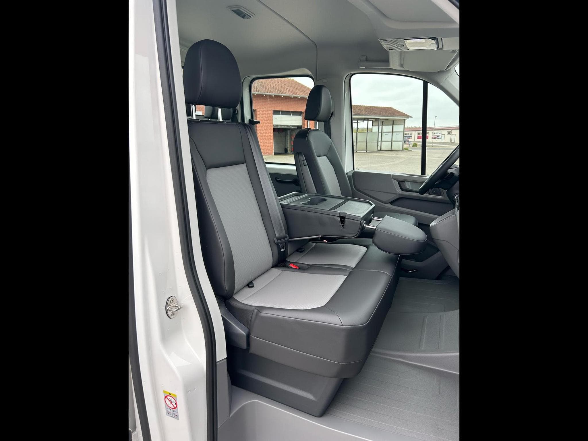 VW Crafter 35 2.0 TDI (2025) - Foto 6