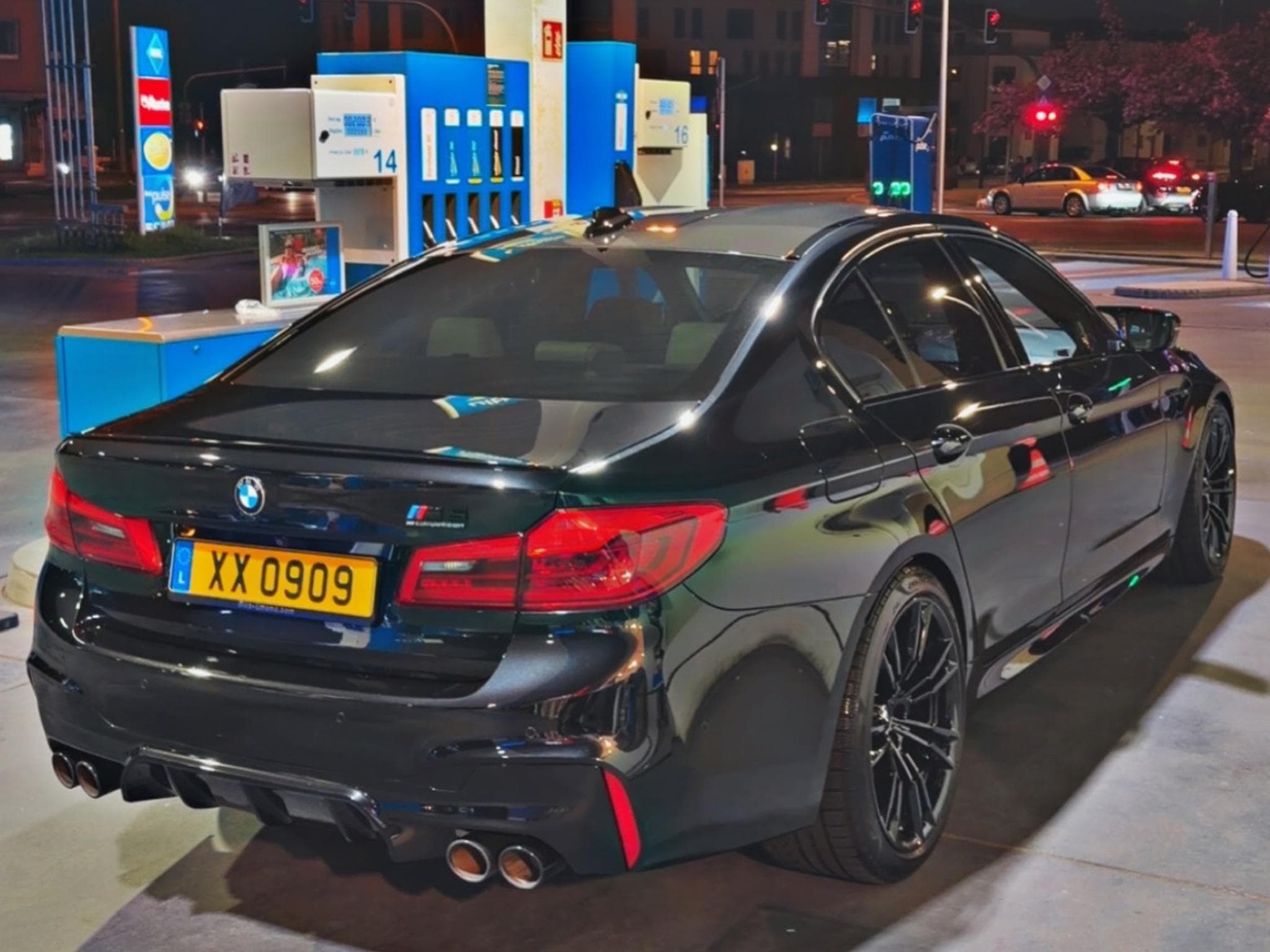 BMW M5 4.4i x-Drive 360Kam. Soft Close HUD (2018) - Photo 2