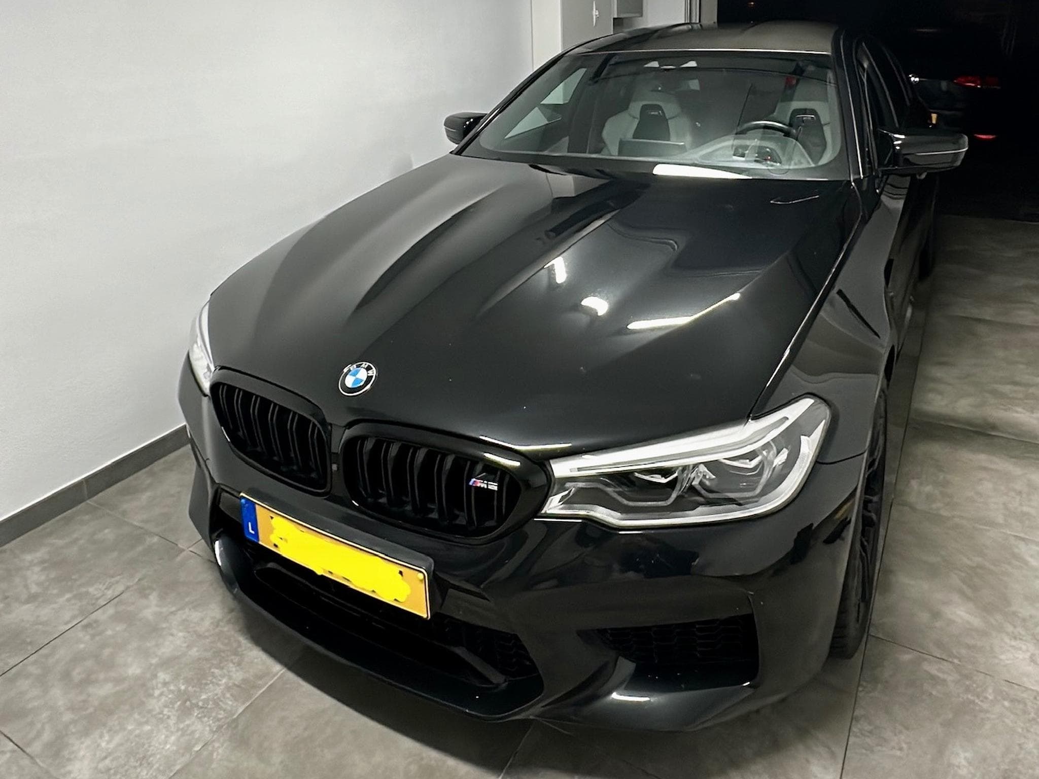 BMW M5 4.4i x-Drive 360Kam. Soft Close HUD (2018) - Photo 3