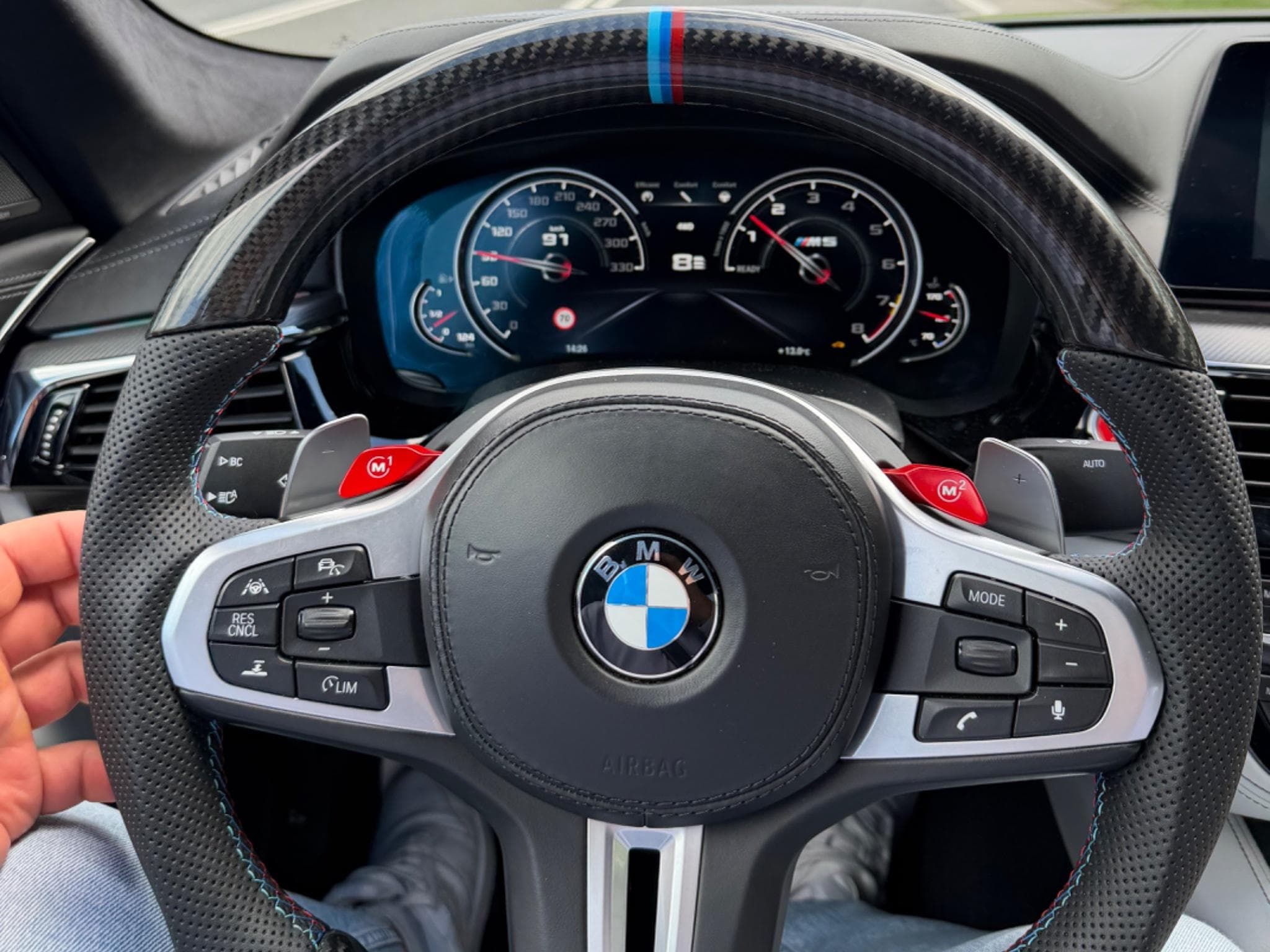 BMW M5 4.4i x-Drive 360Kam. Soft Close HUD (2018) - Photo 8