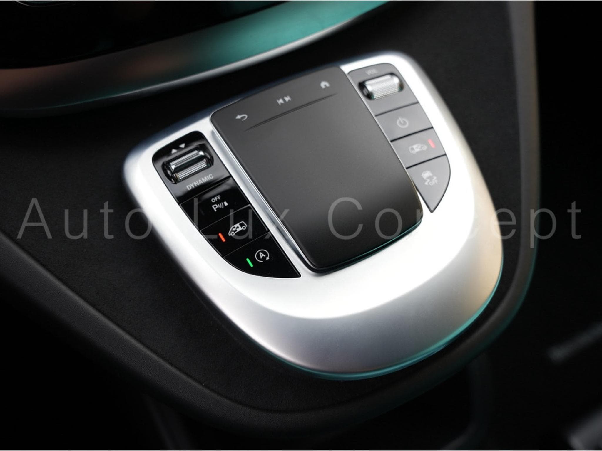 Mercedes V 300 d 4MATIC Extra Long AMG Line Rovelver VIP Van (2022) - Photo 17