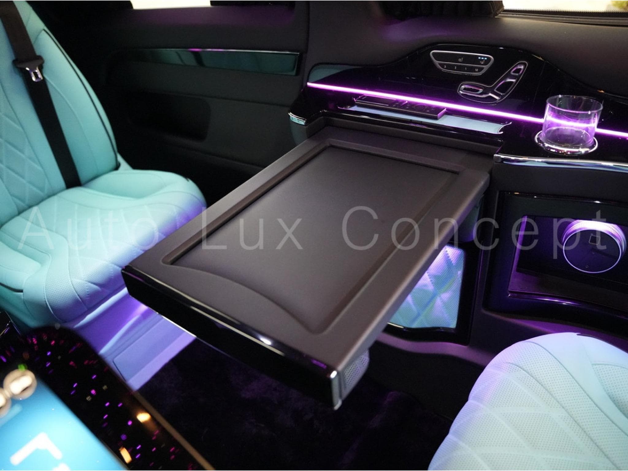 Mercedes V 300 d 4MATIC Extra Long AMG Line Rovelver VIP Van (2022) - Photo 20