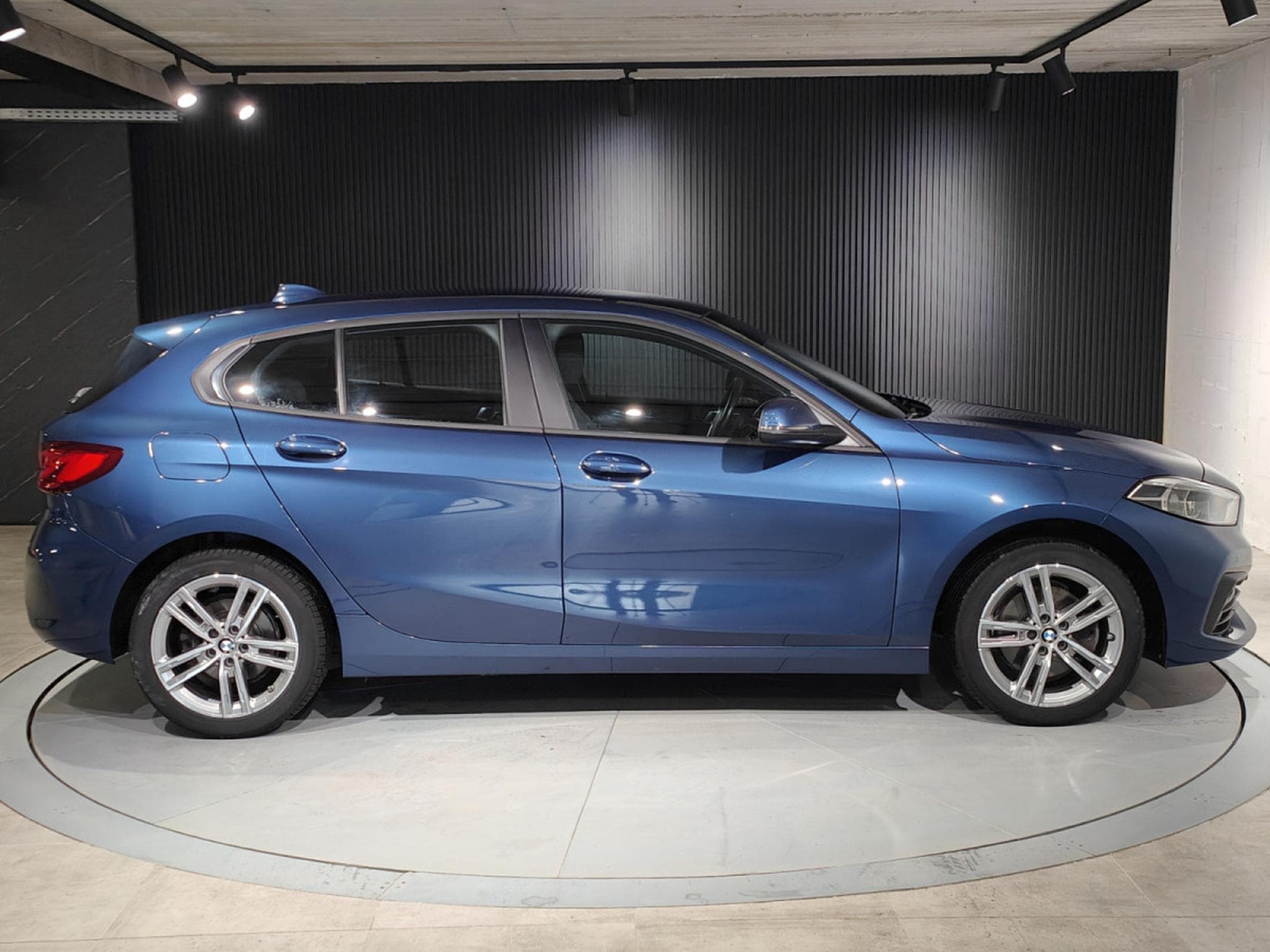 BMW 116 116d BLUETOOTH CLIM AUTO ECLAIRAGE AMBIANCE LED (2020) - Photo 2