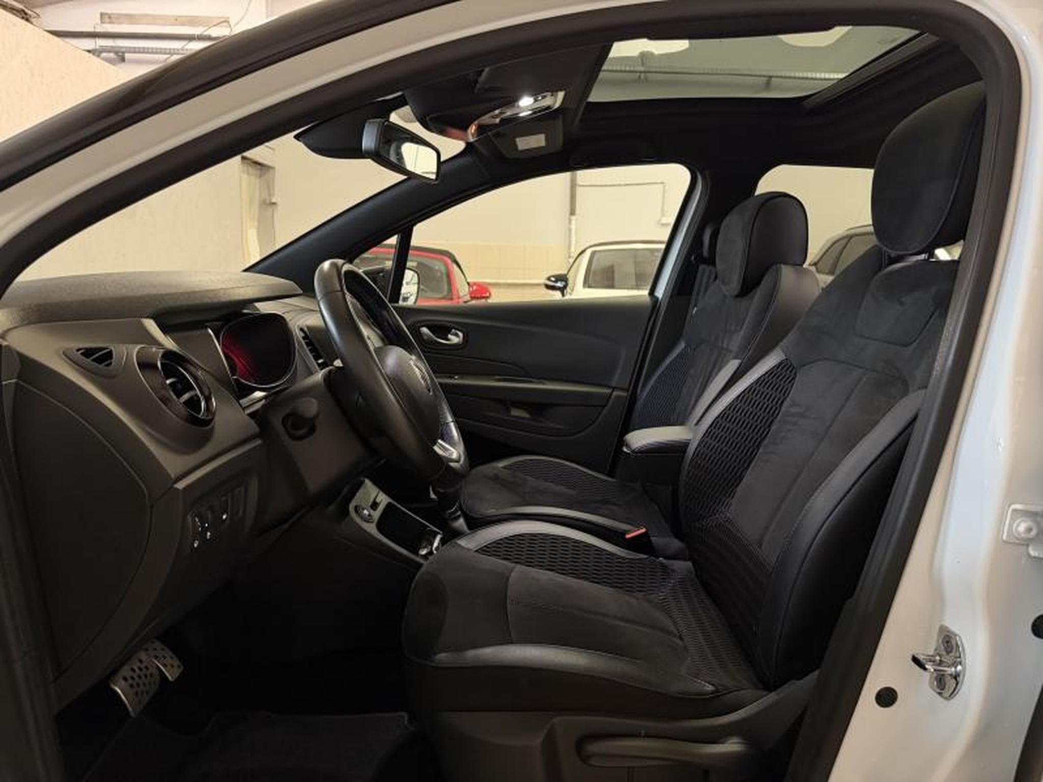 Renault Captur 1.3 TCe 150 EDC S-Edition (2018) - Photo 10