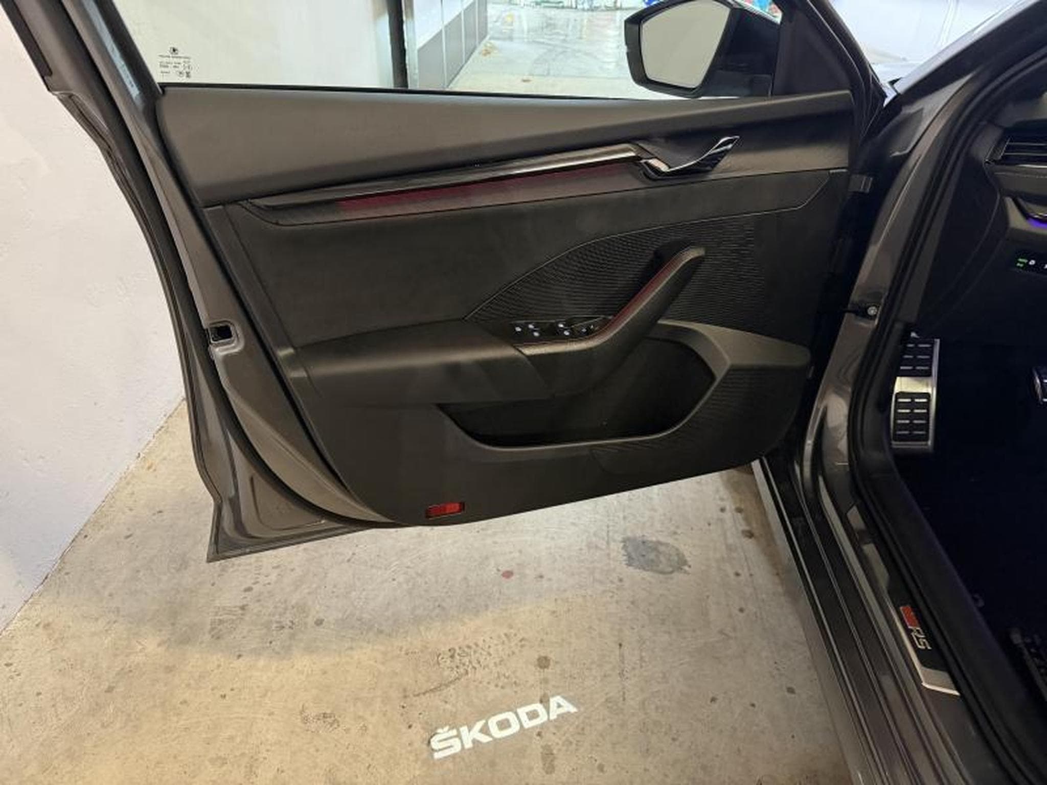 Skoda Octavia RS 2.0 TSI 245 DSG7 KOMBI (2023) - Photo 9