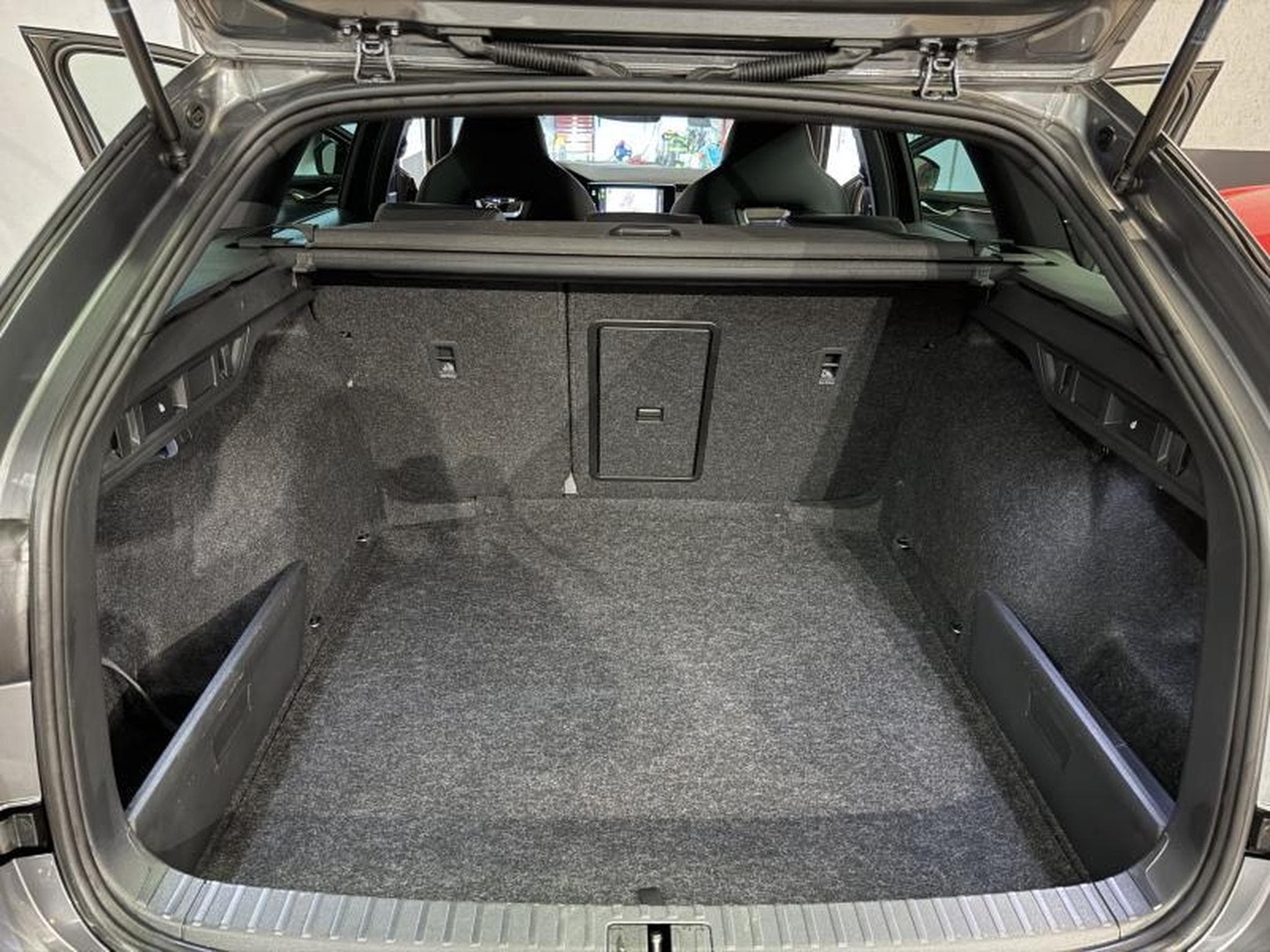 Skoda Octavia RS 2.0 TSI 245 DSG7 KOMBI (2023) - Photo 20