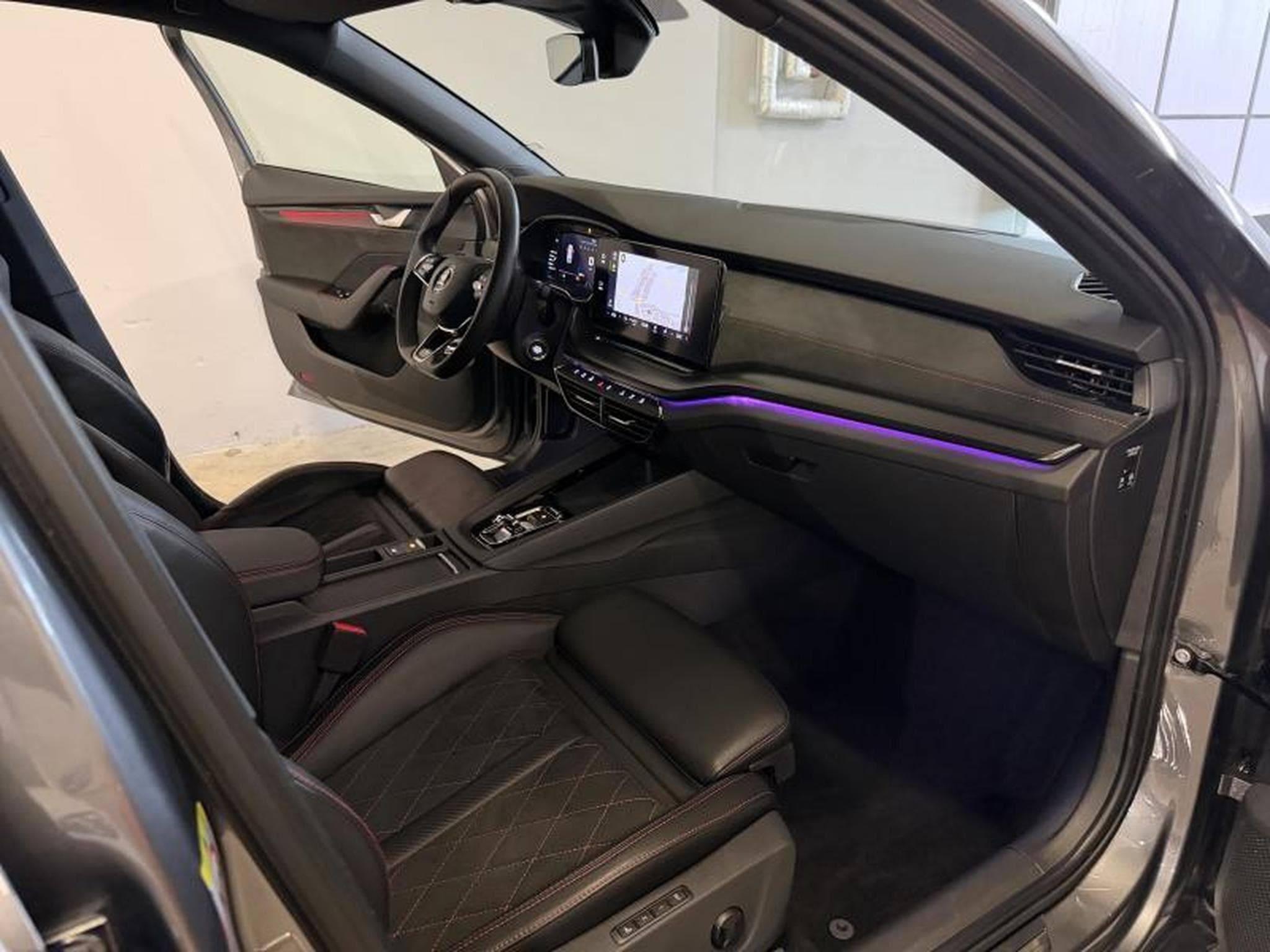 Skoda Octavia RS 2.0 TSI 245 DSG7 KOMBI (2023) - Photo 21