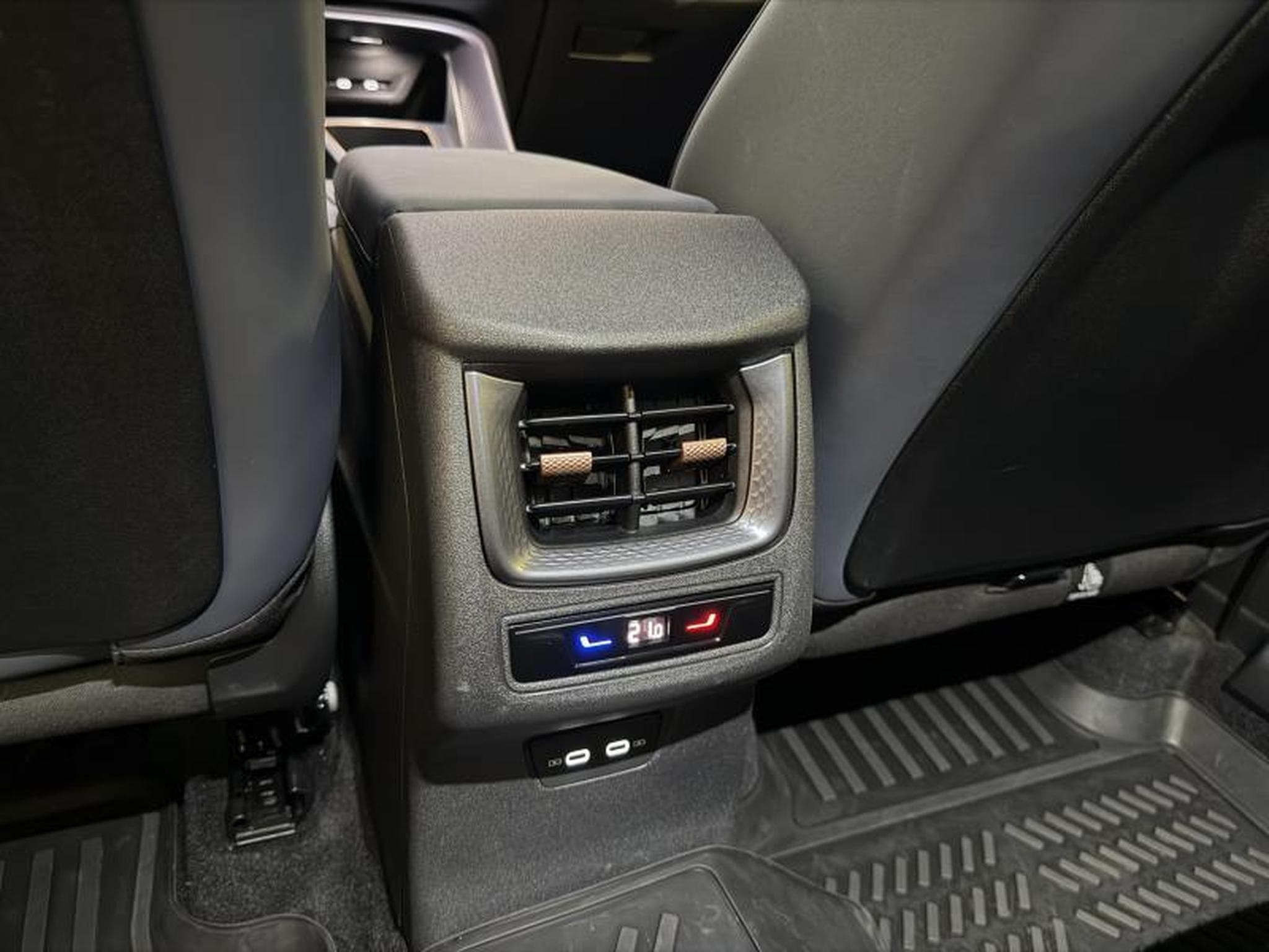 Cupra Terramar 2.0 TSI 265 DSG7 (2025) - Photo 19