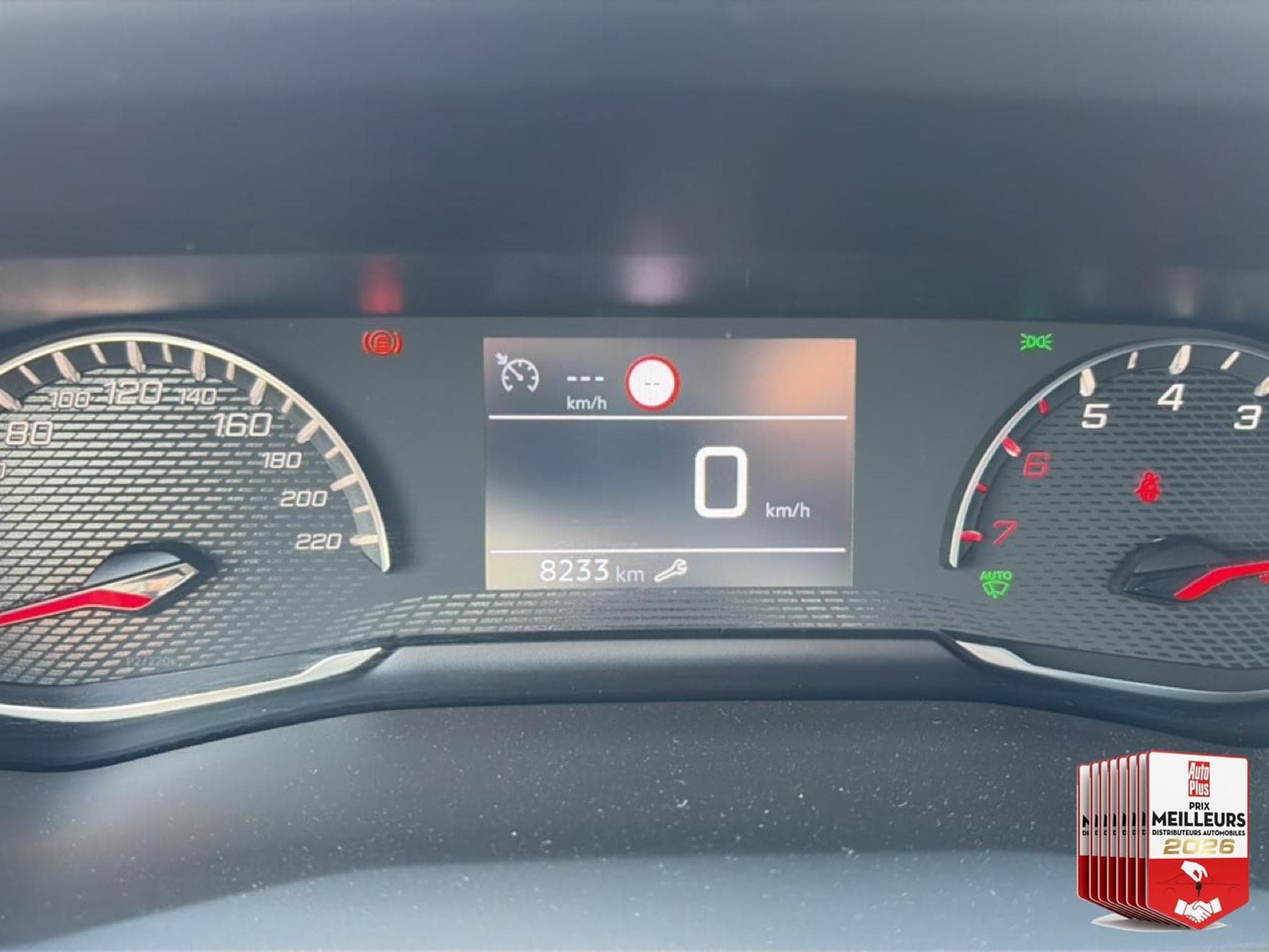 Peugeot 2008 1.2 100 STYLE (2025) - Photo 13