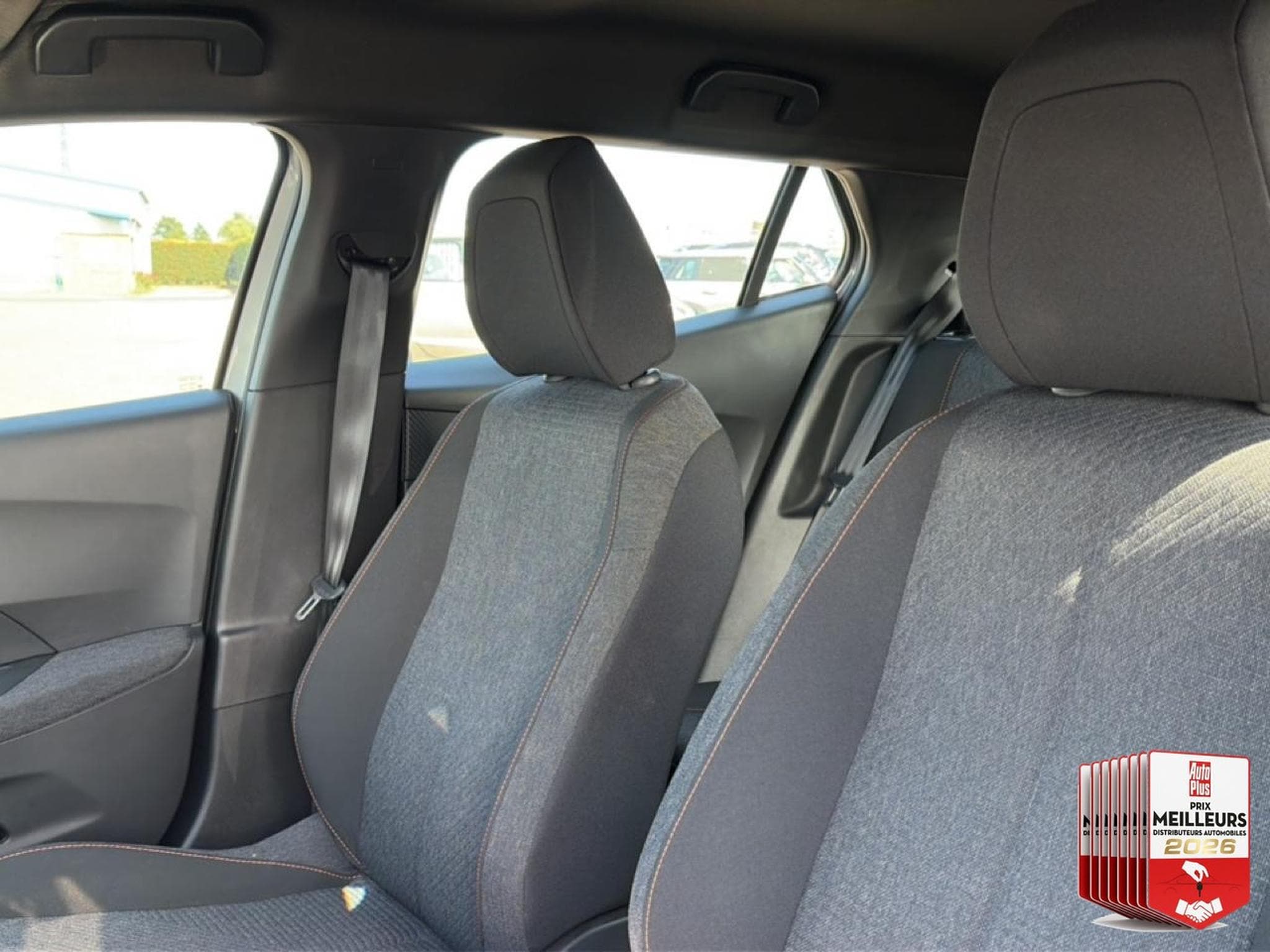 Peugeot 2008 1.2 100 STYLE (2025) - Photo 23
