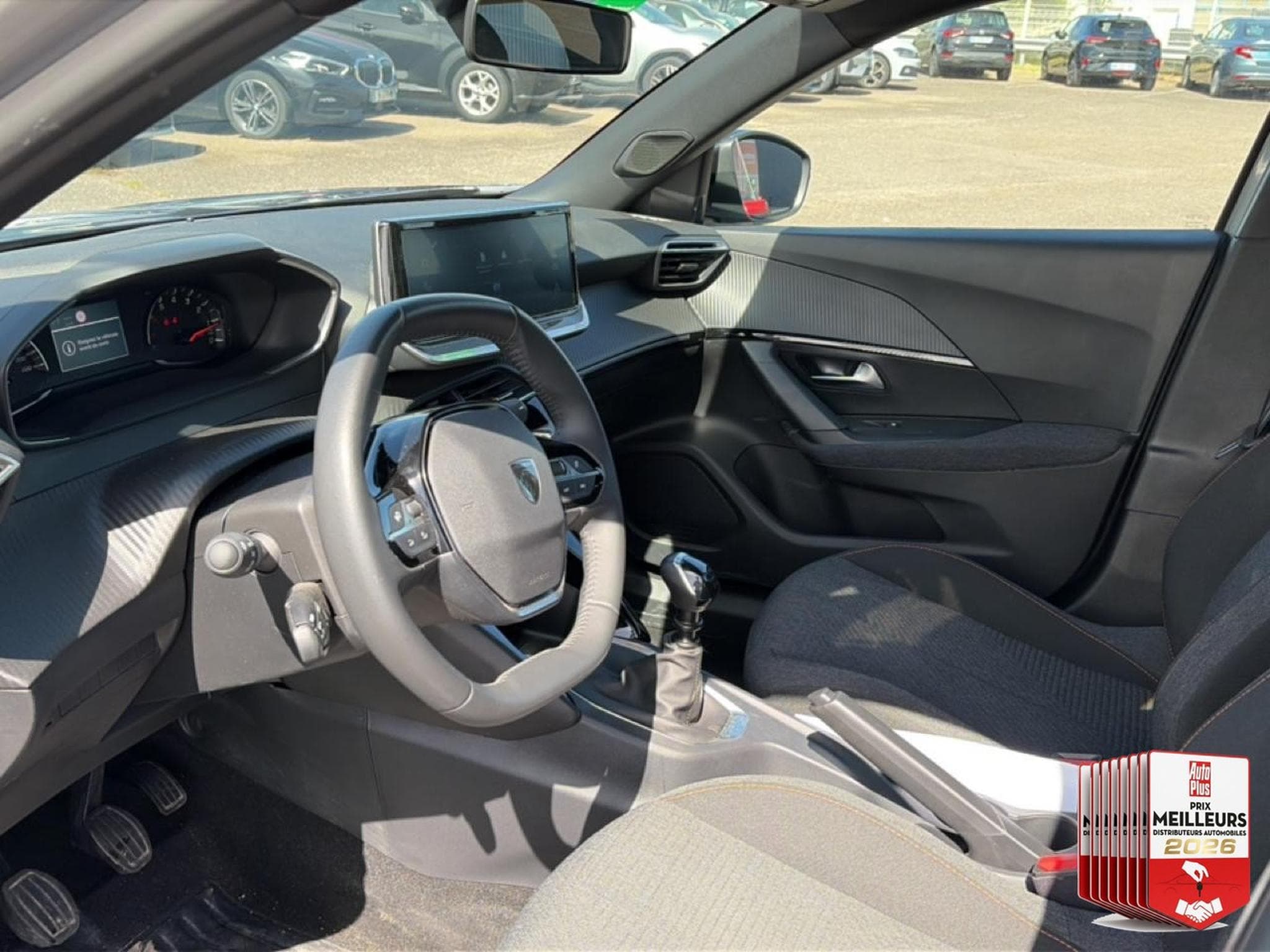Peugeot 2008 1.2 100 STYLE (2025) - Photo 22