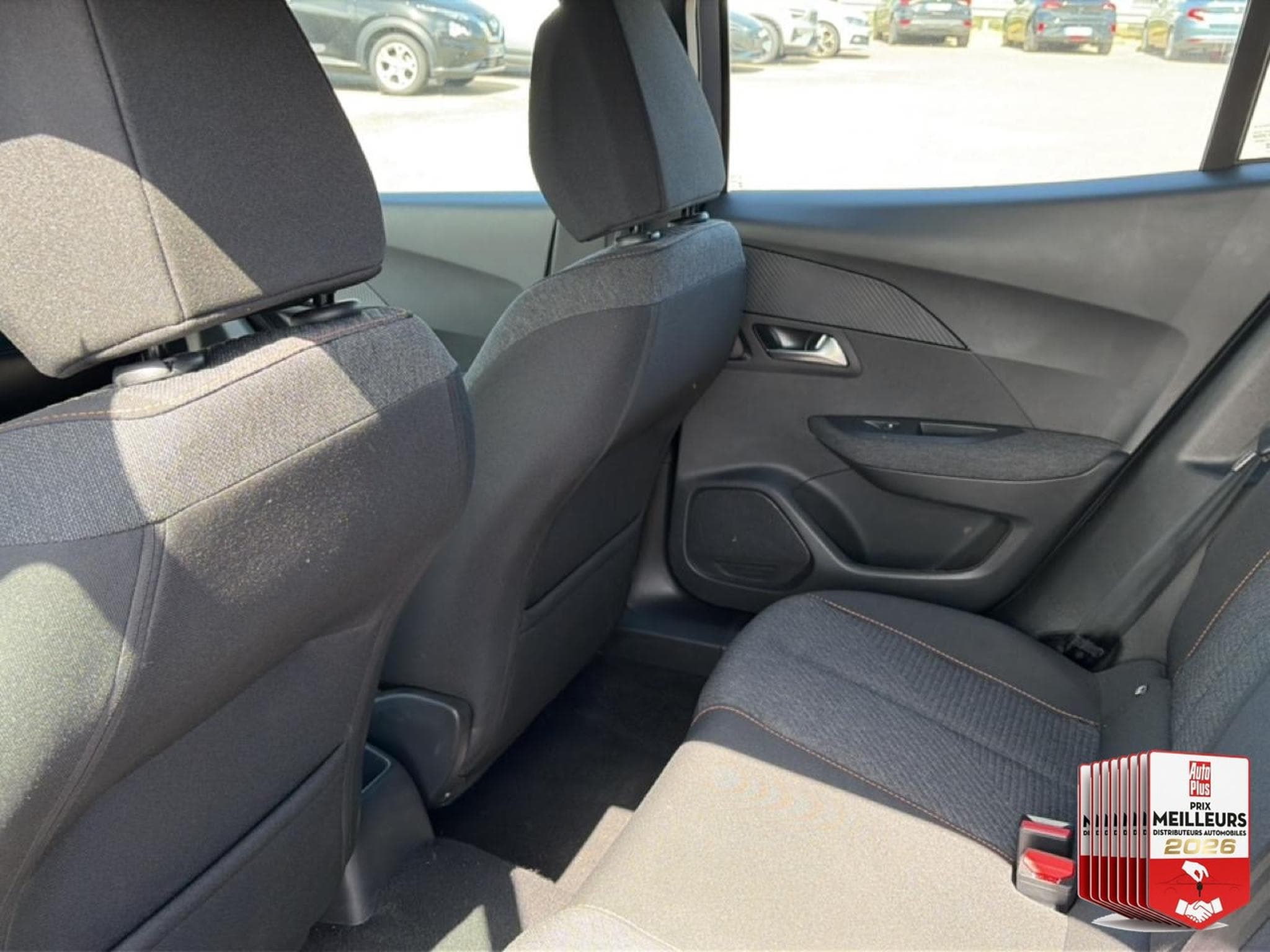 Peugeot 2008 1.2 100 STYLE (2025) - Photo 24