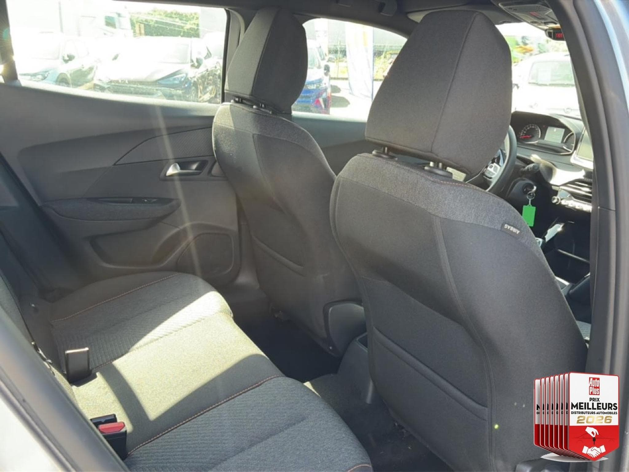 Peugeot 2008 1.2 100 STYLE (2025) - Photo 26