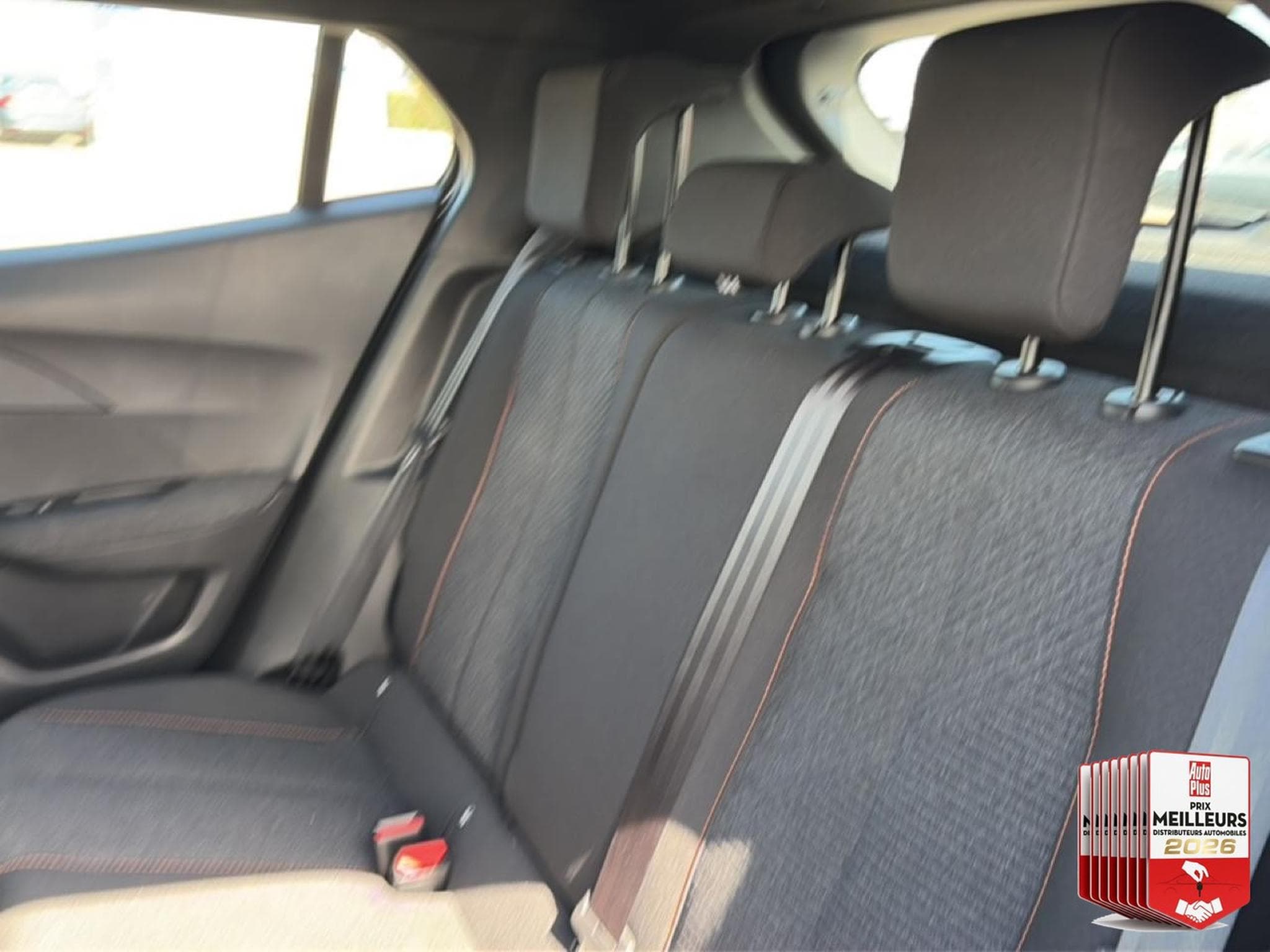 Peugeot 2008 1.2 100 STYLE (2025) - Photo 25