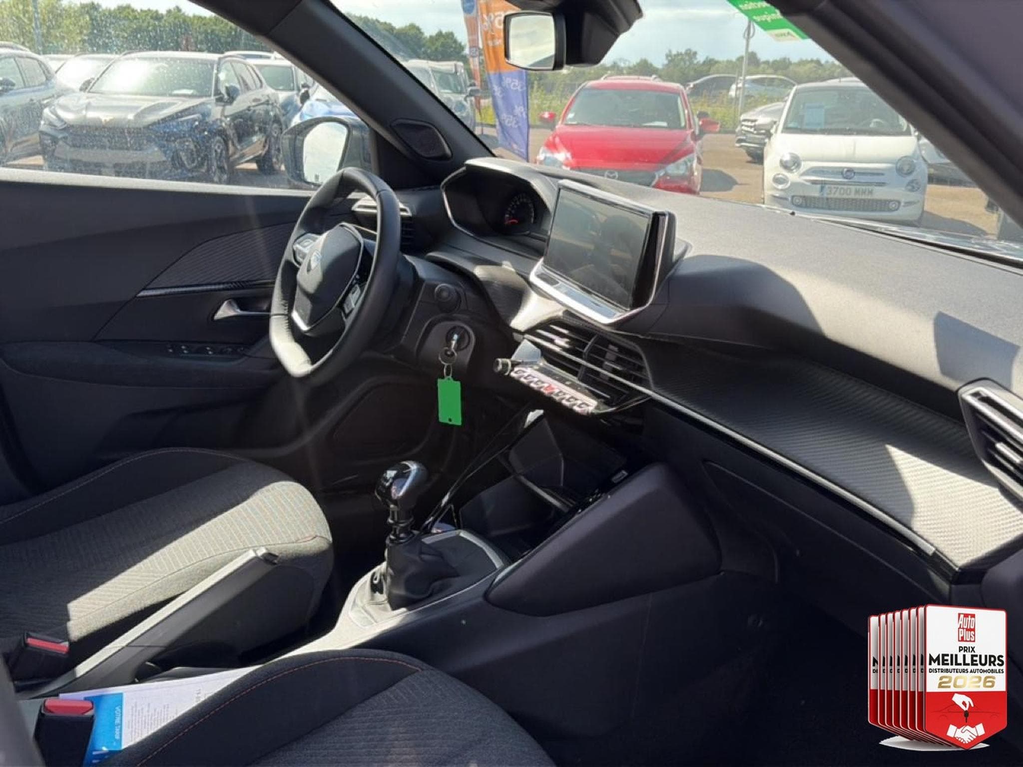 Peugeot 2008 1.2 100 STYLE (2025) - Photo 28
