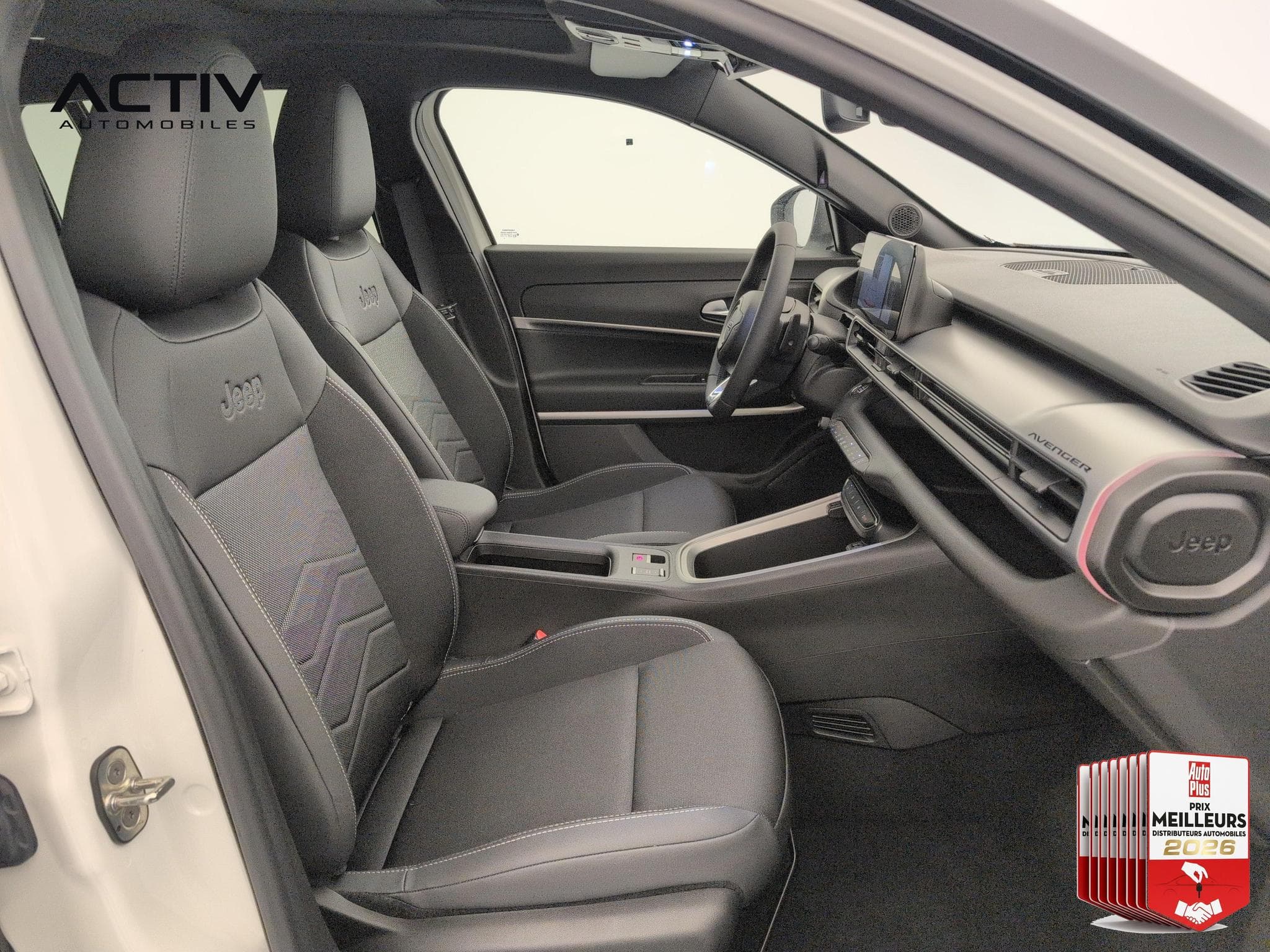 Jeep Avenger 1.2 Turbo T3 110 ch e-Hybrid BVR6 Summit (2026) - Foto 9
