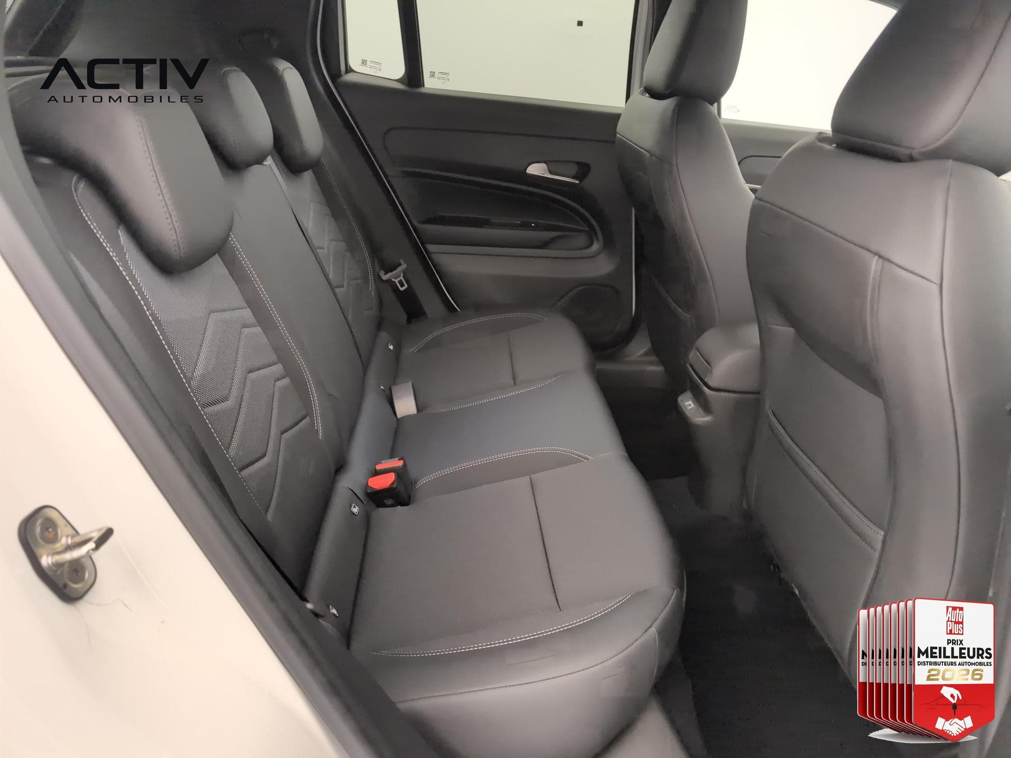 Jeep Avenger 1.2 Turbo T3 110 ch e-Hybrid BVR6 Summit (2026) - Foto 10