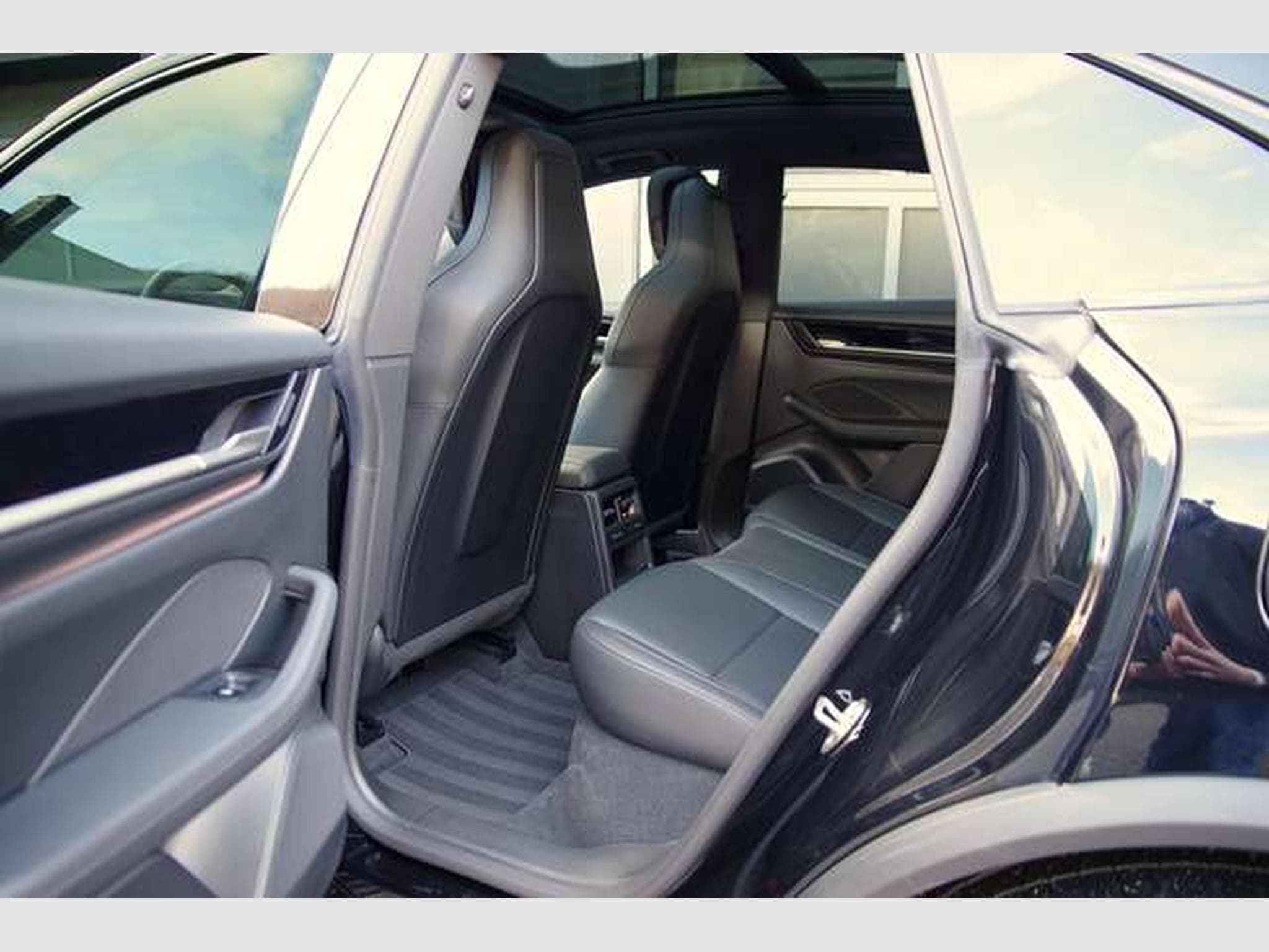 Porsche Macan Macan 4*21"MacanDesign,ACC,PANO,Servo+,Kompass* (2025) - Foto 8