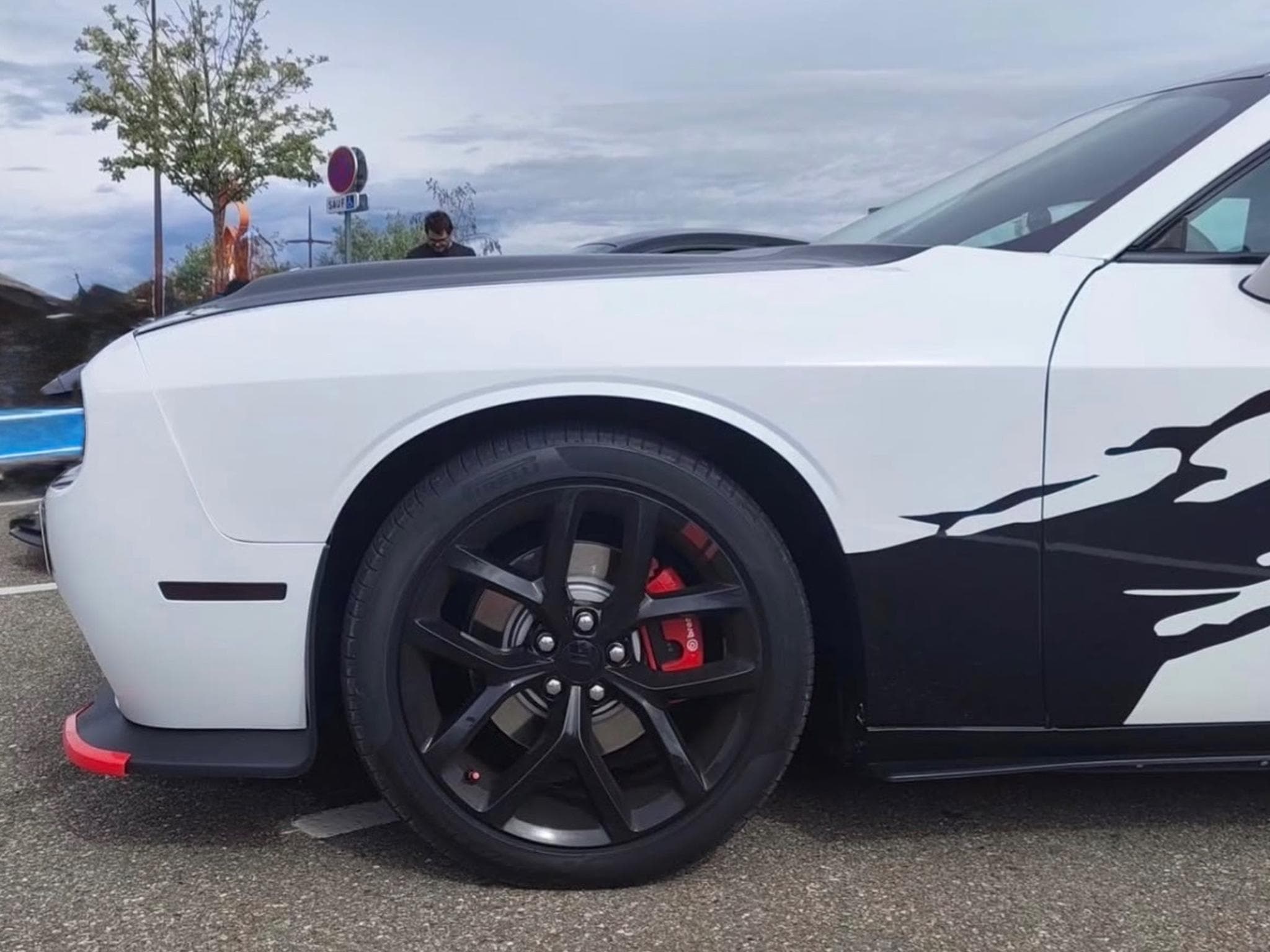 Dodge Challenger 5.7 Hemi (2020) - Photo 2