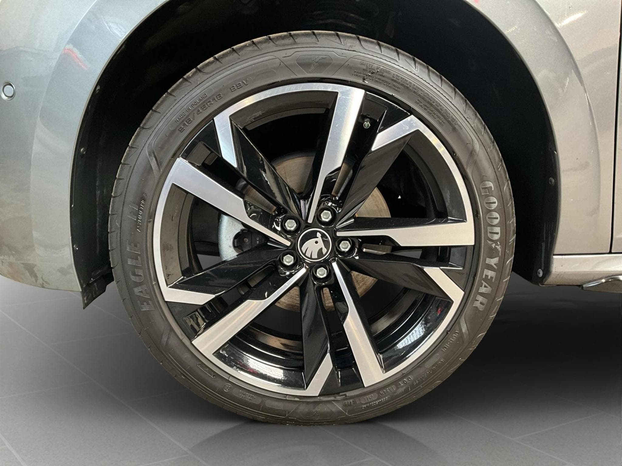 Skoda Kamiq Monte-Carlo+DSG+LED+NAVI+DAB+PANO (2025) - Foto 8