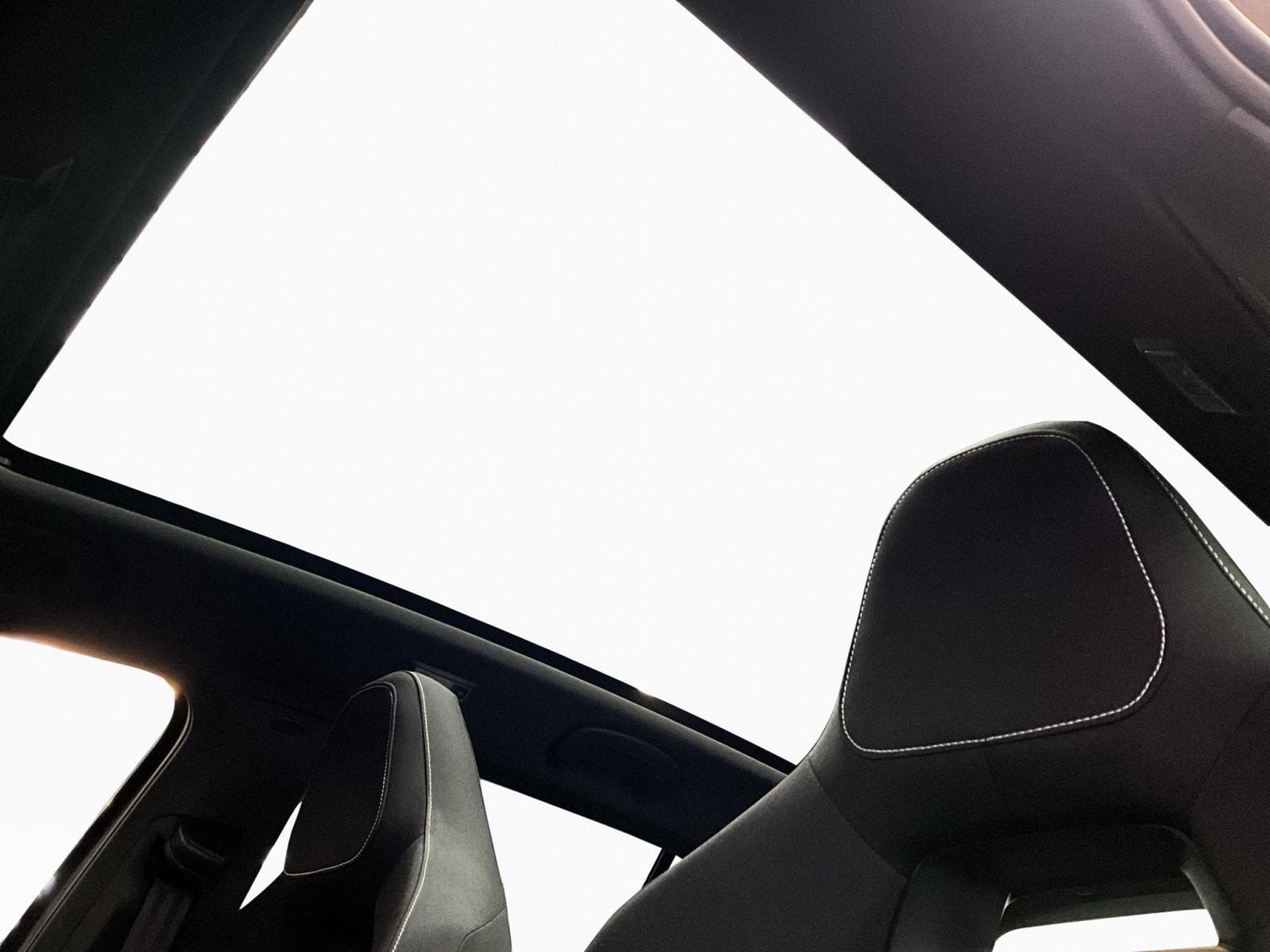 Skoda Kamiq Monte-Carlo+DSG+LED+NAVI+DAB+PANO (2025) - Foto 15