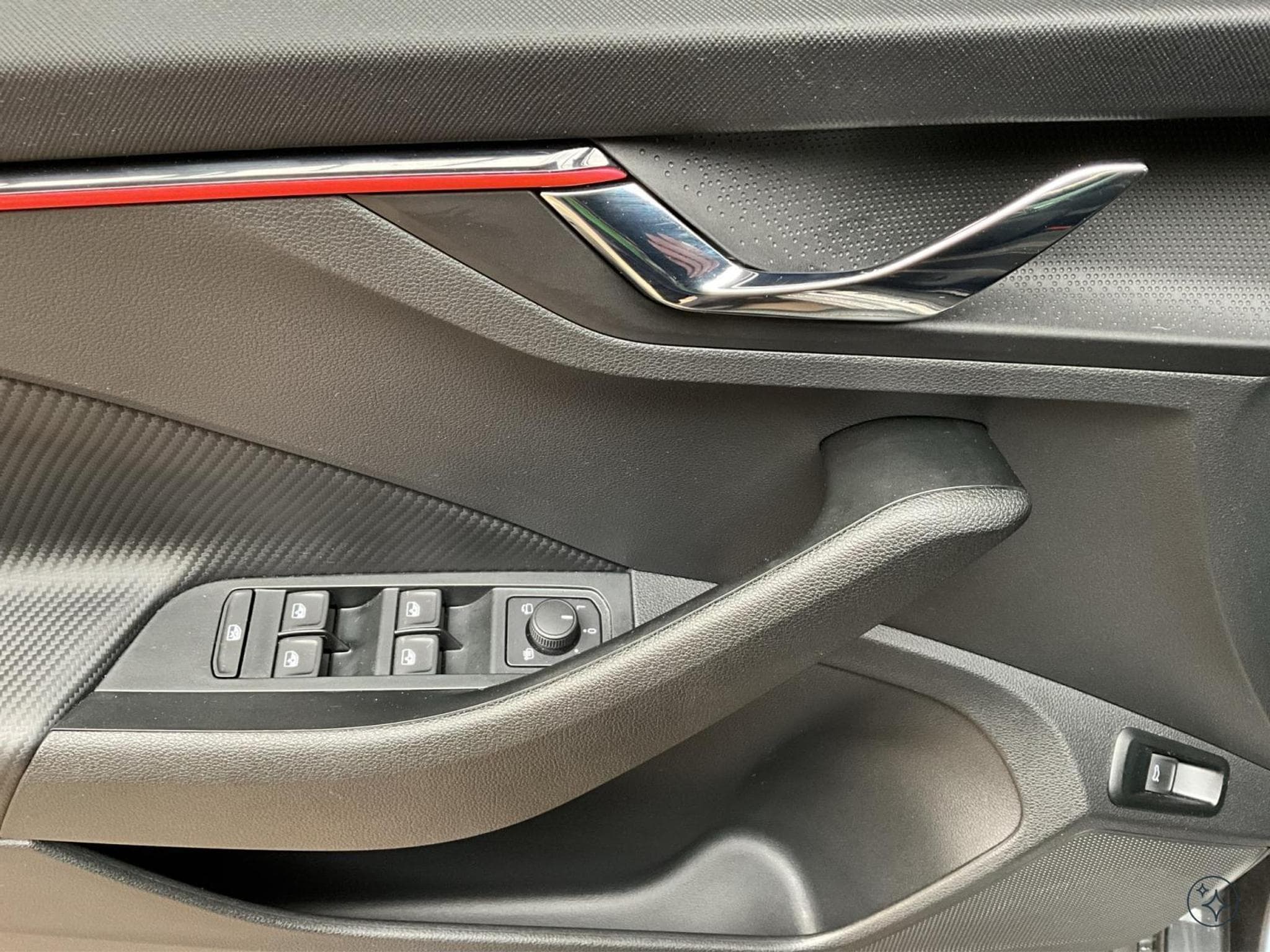Skoda Kamiq Monte-Carlo+DSG+LED+NAVI+DAB+PANO (2025) - Foto 14