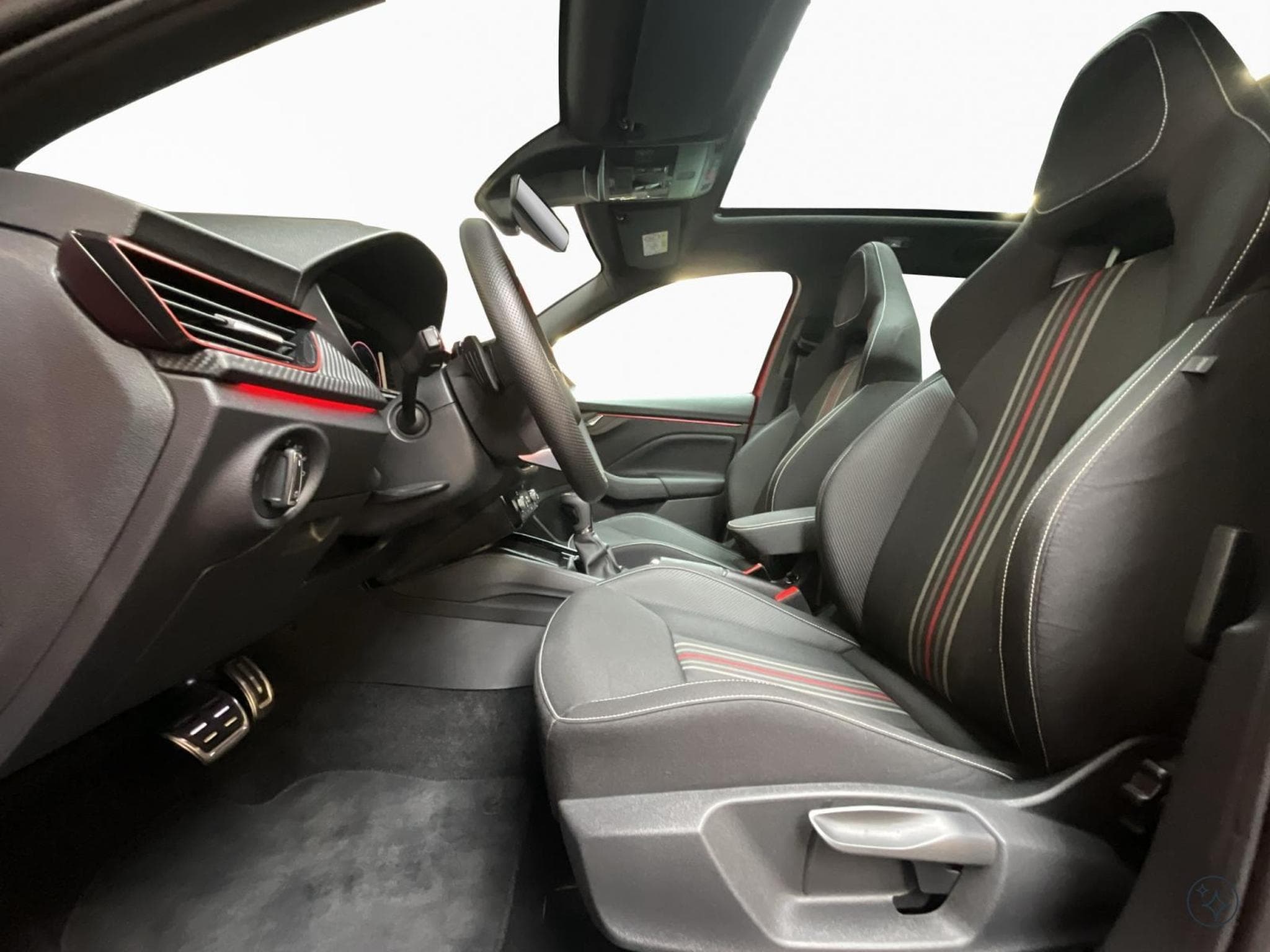 Skoda Kamiq Monte-Carlo+DSG+P.Park&Go+AHK+LED+Navi+DAB (2025) - Foto 9