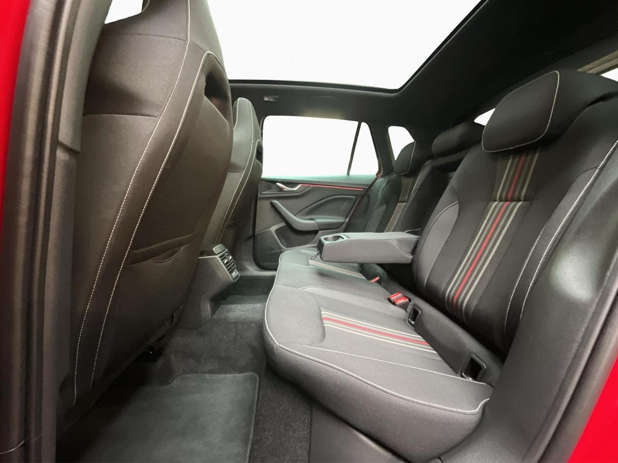 Skoda Kamiq Monte-Carlo+DSG+P.Park&Go+AHK+LED+Navi+DAB (2025) - Foto 16