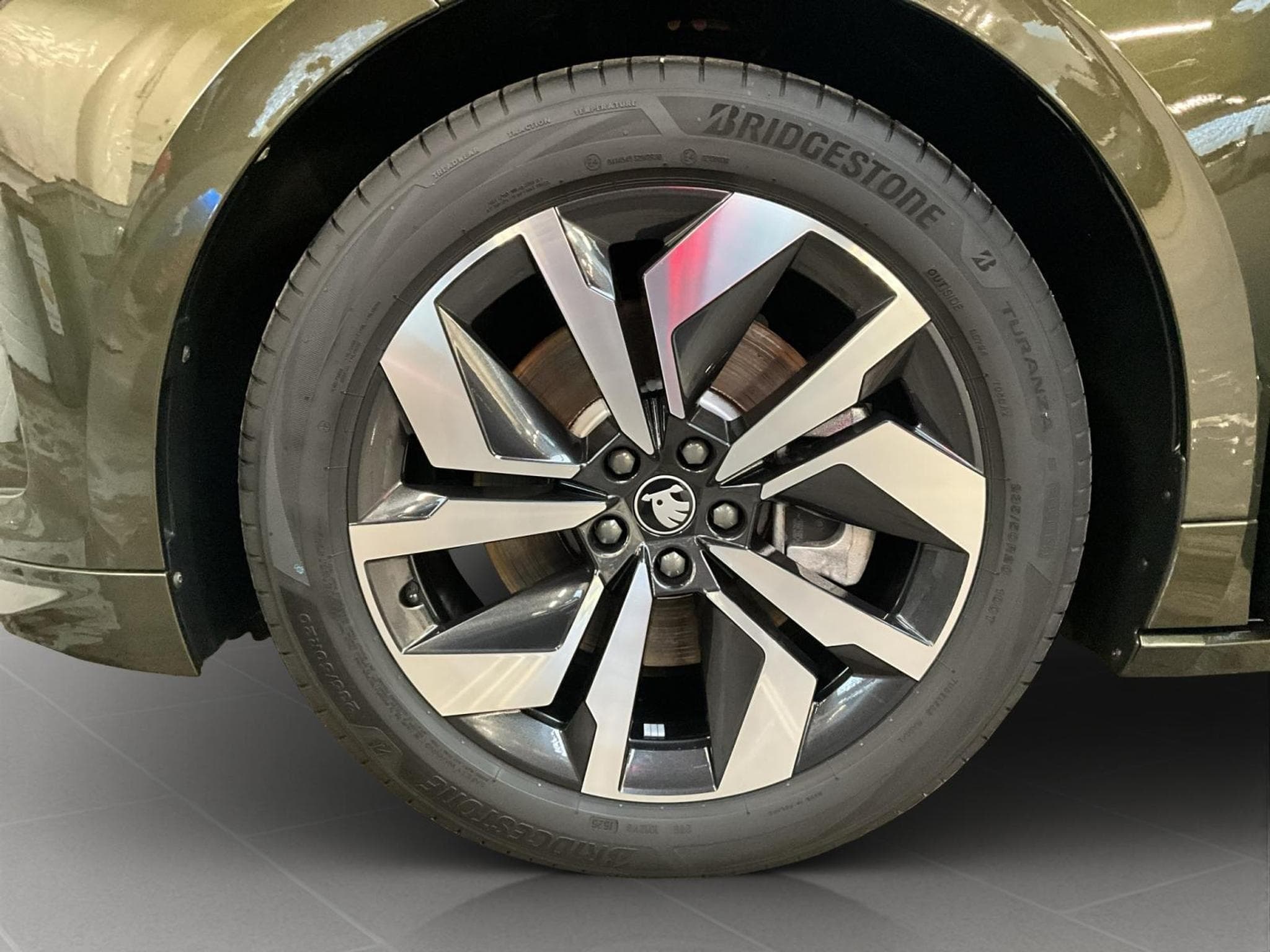 Skoda Enyaq 77kWh+iV85+Sportline+P.Transport+P.Advanced+360° (2025) - Foto 9