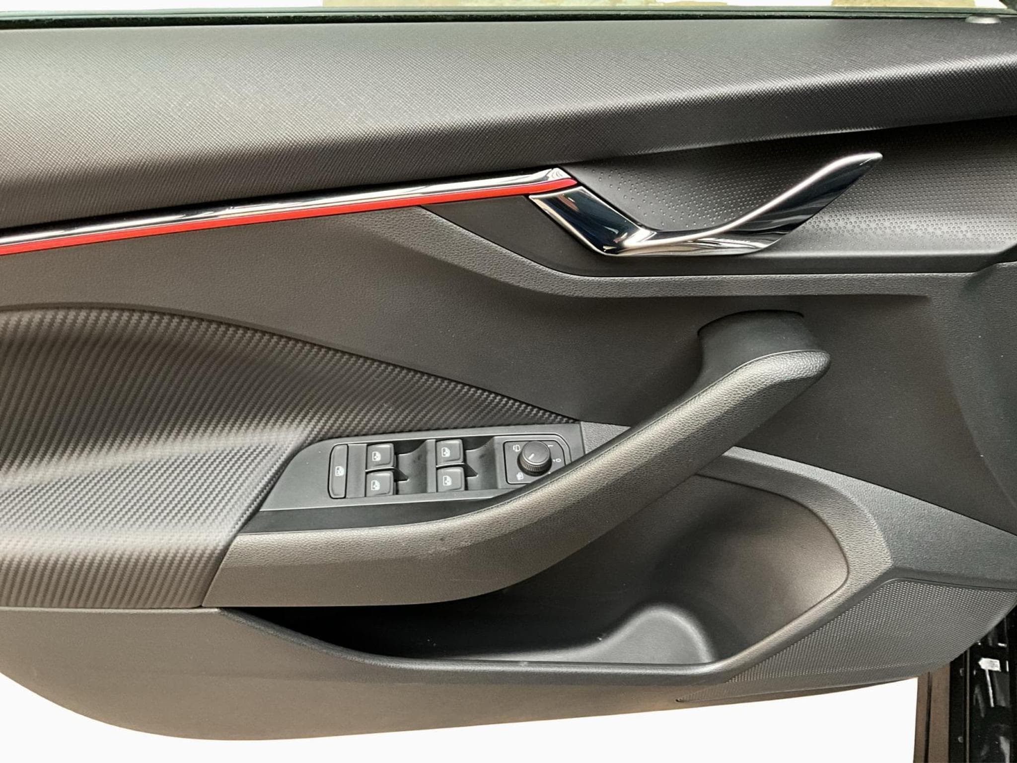 Skoda Kamiq Monte-Carlo+BVM+Pano+LED+Navi (2025) - Foto 10