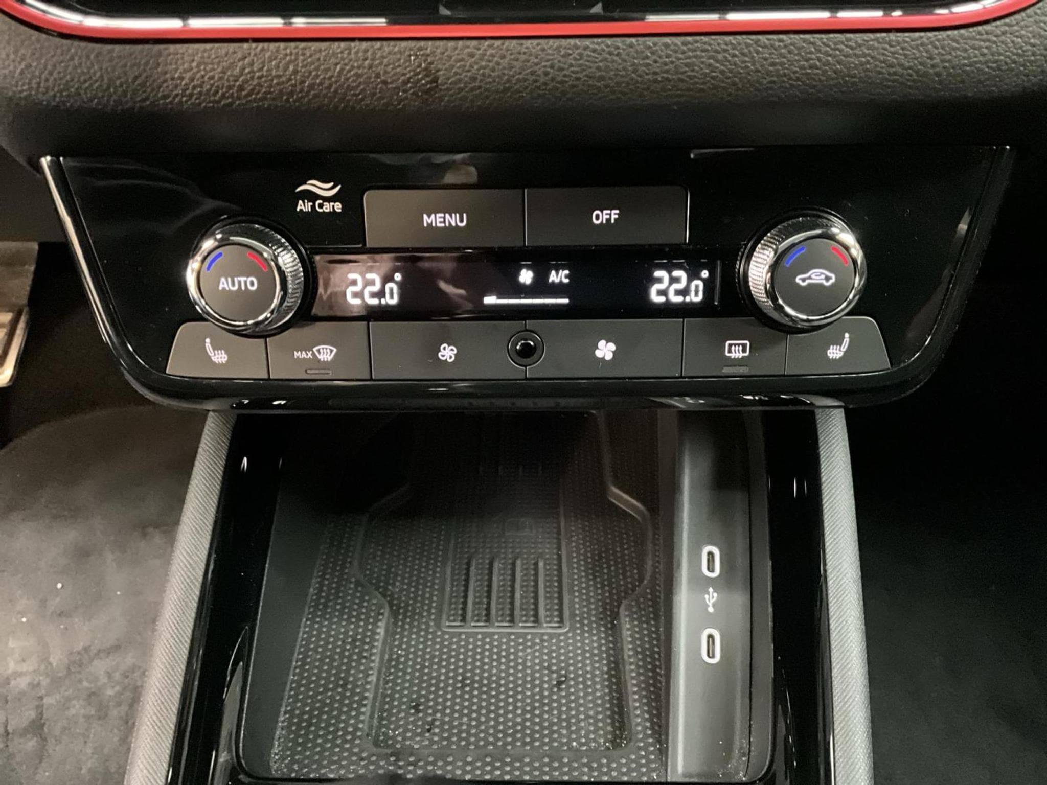 Skoda Kamiq Monte-Carlo+BVM+Pano+LED+Navi (2025) - Foto 17