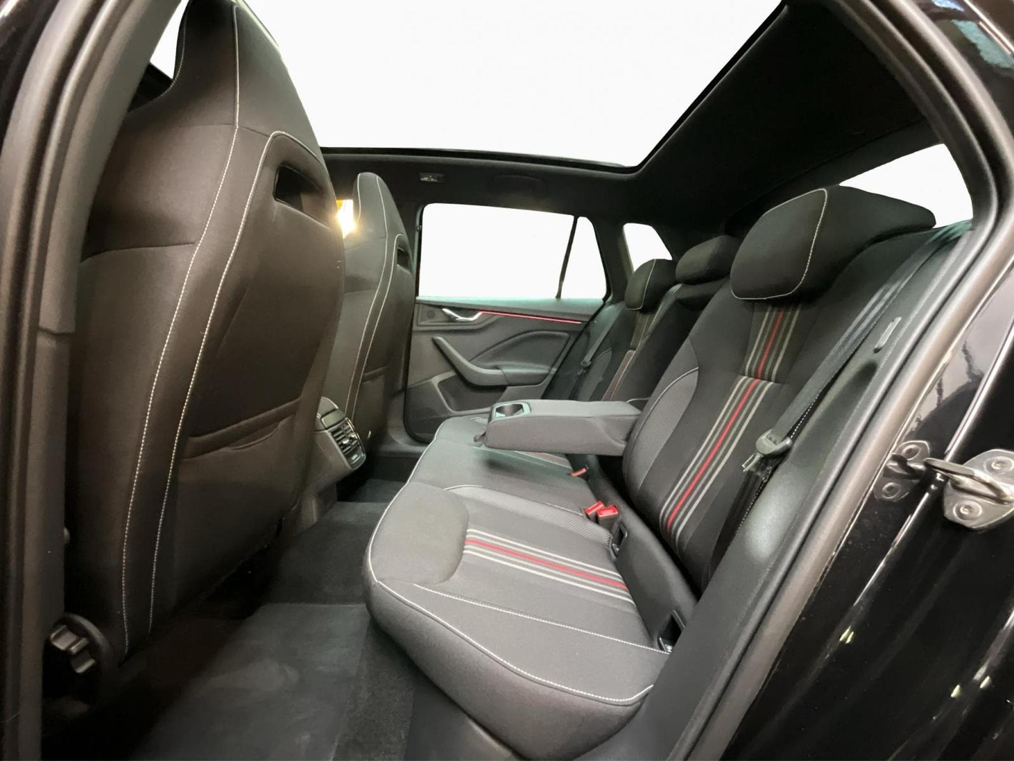 Skoda Kamiq Monte-Carlo+BVM+Pano+LED+Navi (2025) - Foto 19