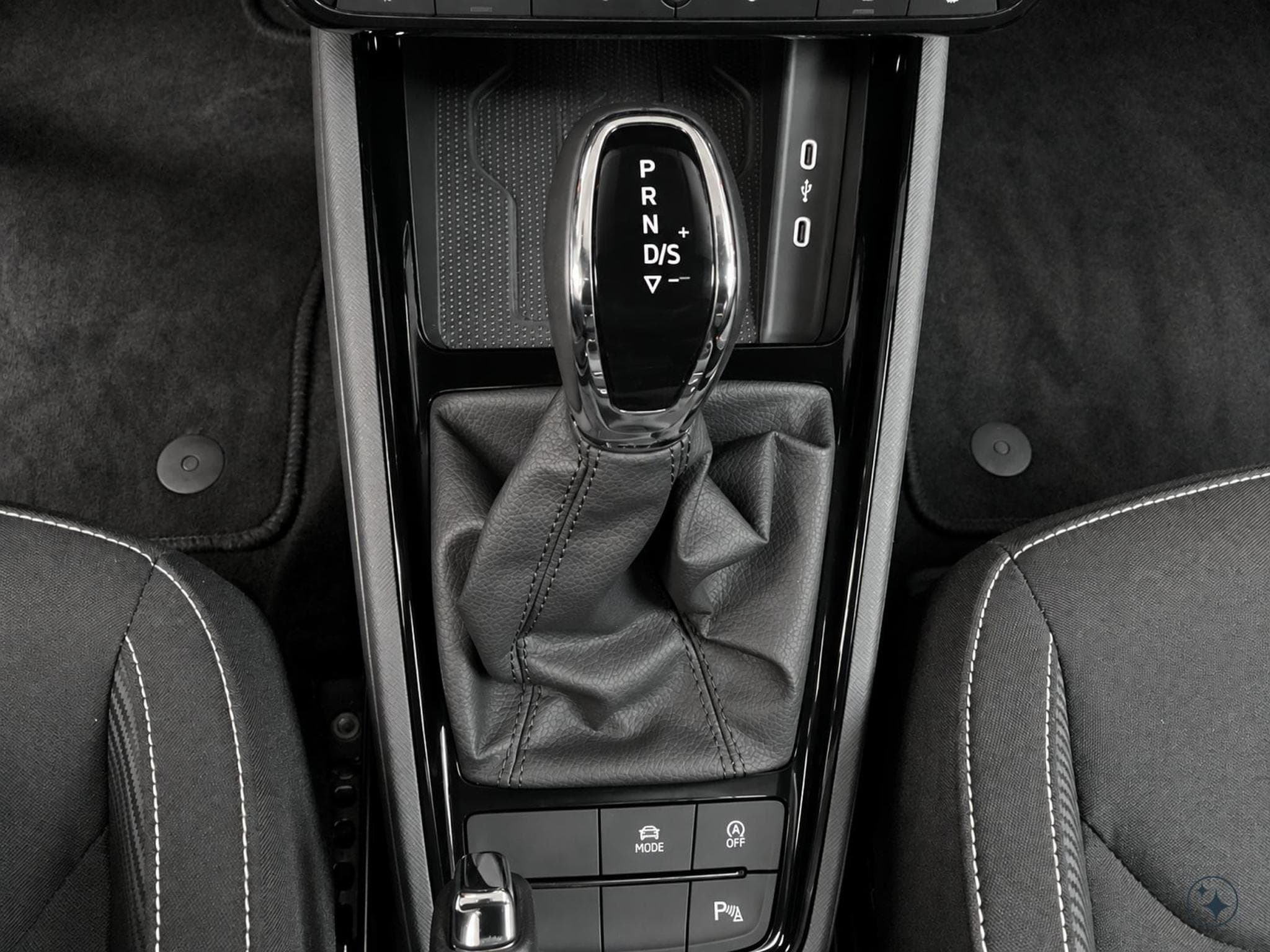 Skoda Kamiq Monte-Carlo+DSG+Pano+LED+Navi (2025) - Foto 14