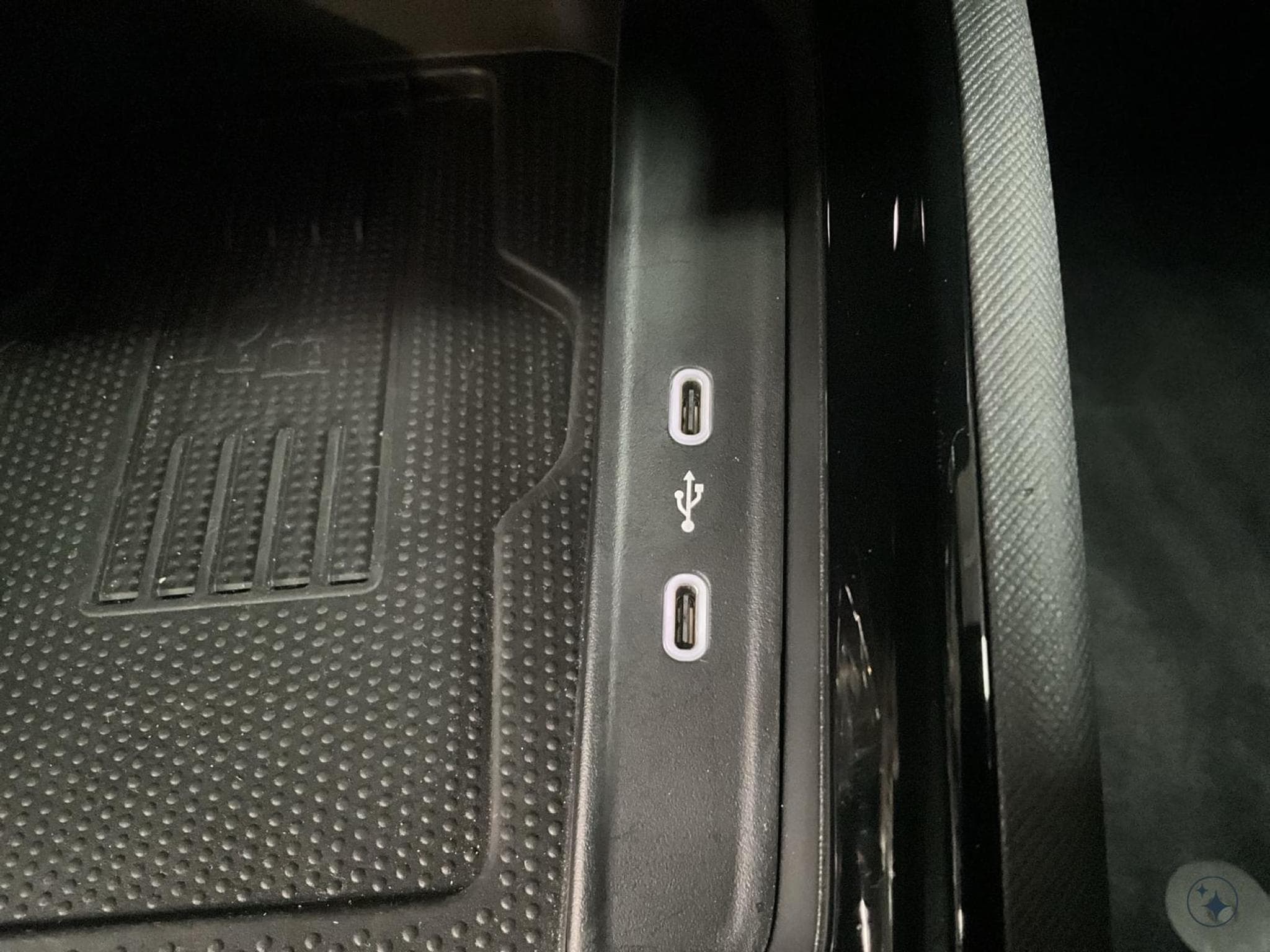 Skoda Kamiq Monte-Carlo+DSG+Pano+LED+Navi (2025) - Foto 17