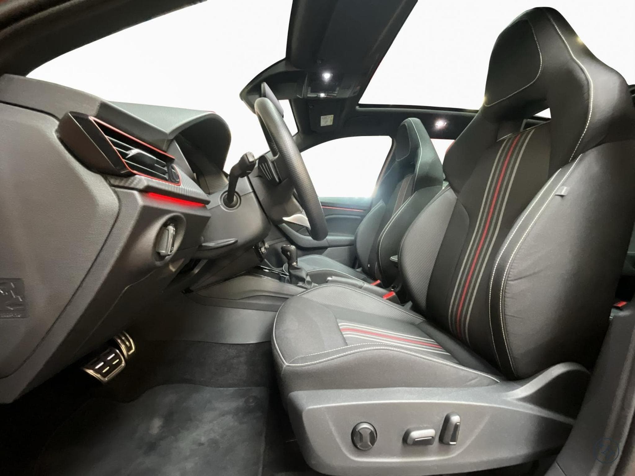 Skoda Kamiq Monte-Carlo+DSG+Pano+Park&Go+P.Drive+AHK+P.Sécurité (2025) - Foto 9