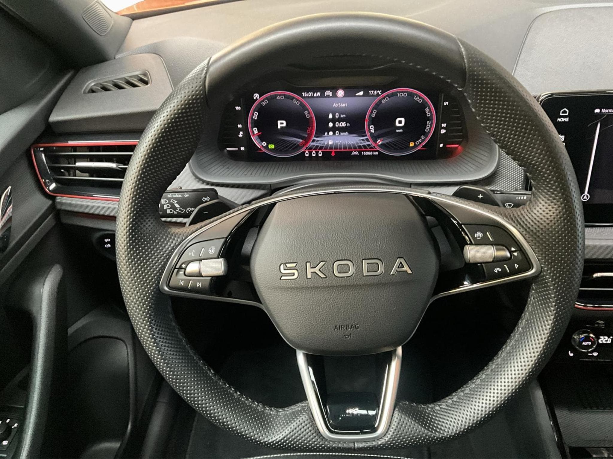 Skoda Kamiq Monte-Carlo+DSG+Pano+Park&Go+P.Drive+AHK+P.Sécurité (2025) - Foto 10
